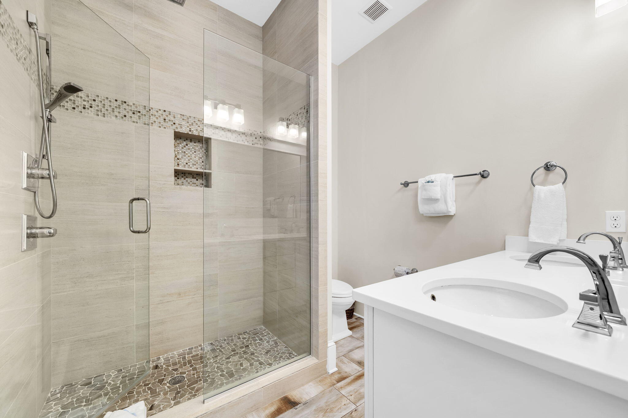 COTTAGES AT EASTERN LAKE - Residential