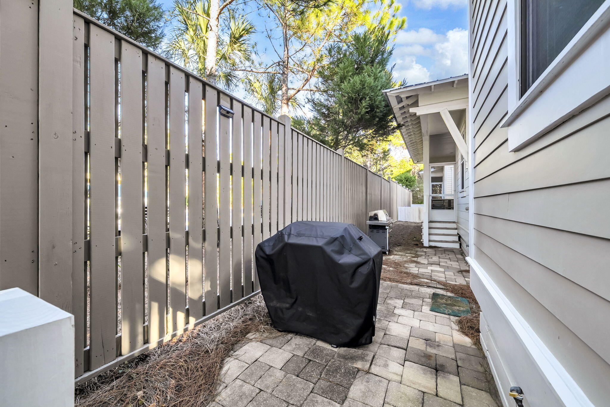 COTTAGES AT EASTERN LAKE - Residential