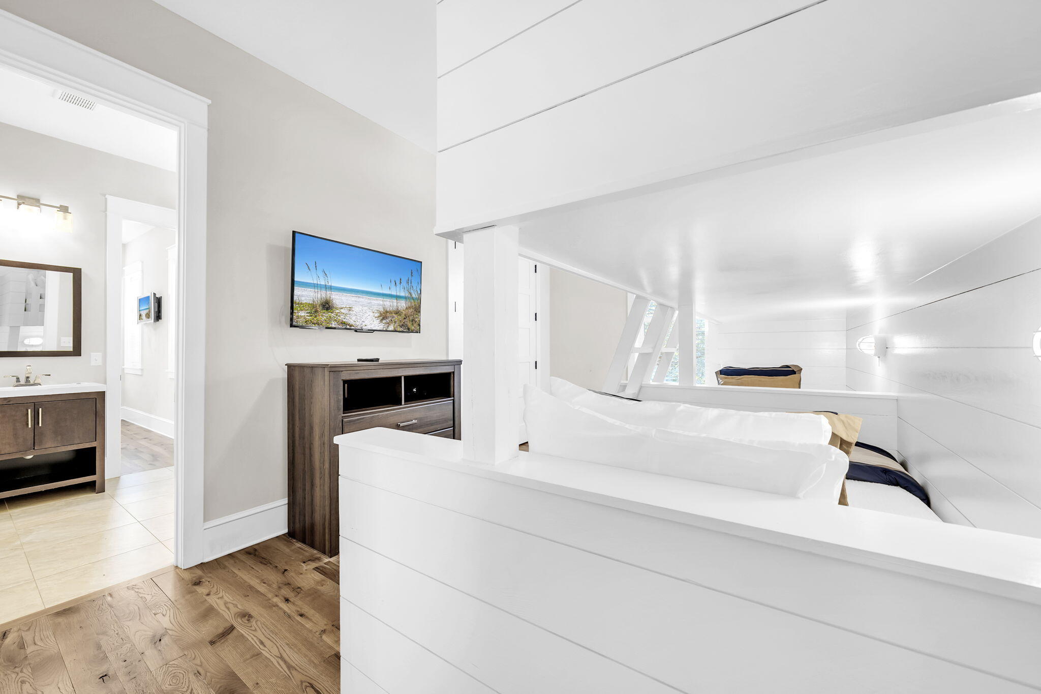 COTTAGES AT EASTERN LAKE - Residential