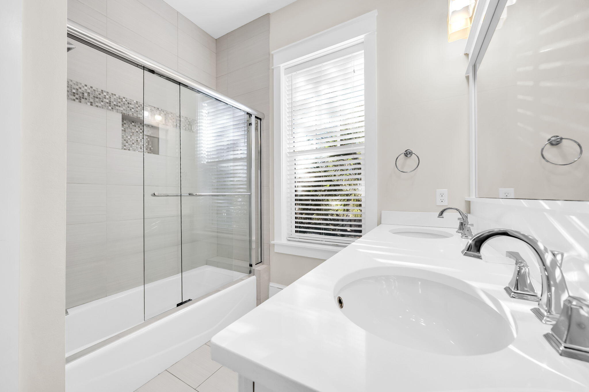 COTTAGES AT EASTERN LAKE - Residential