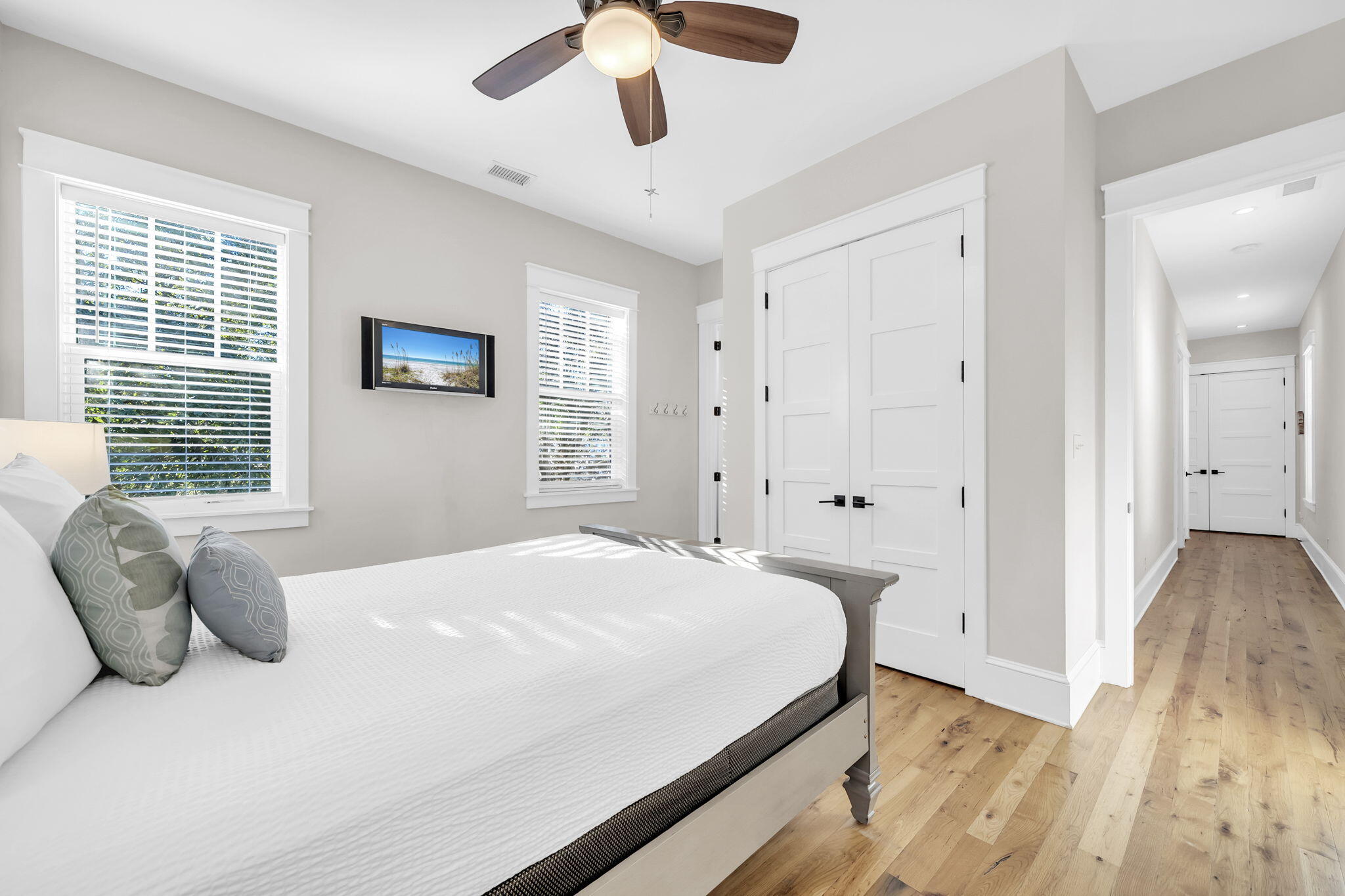 COTTAGES AT EASTERN LAKE - Residential