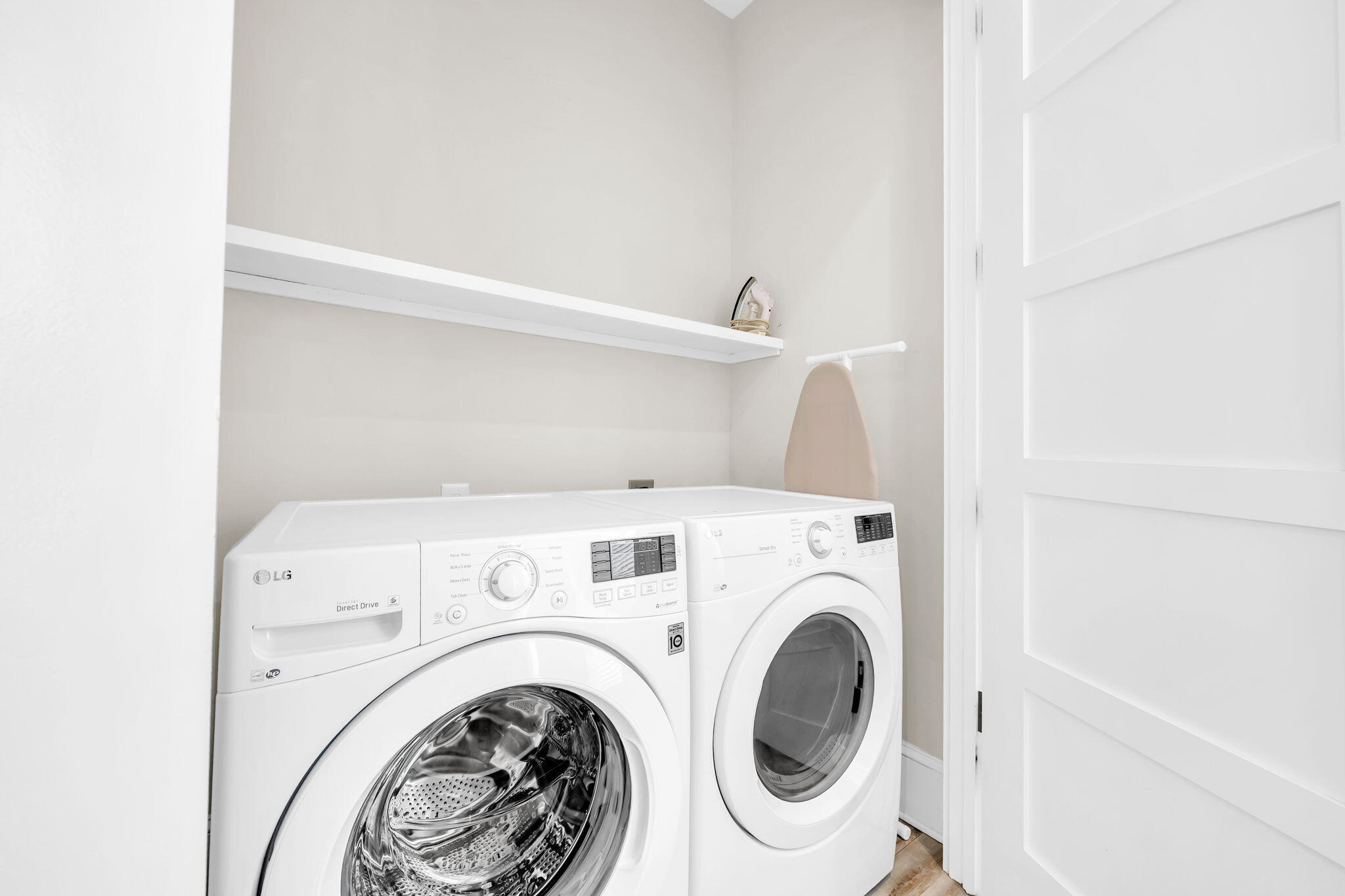 COTTAGES AT EASTERN LAKE - Residential