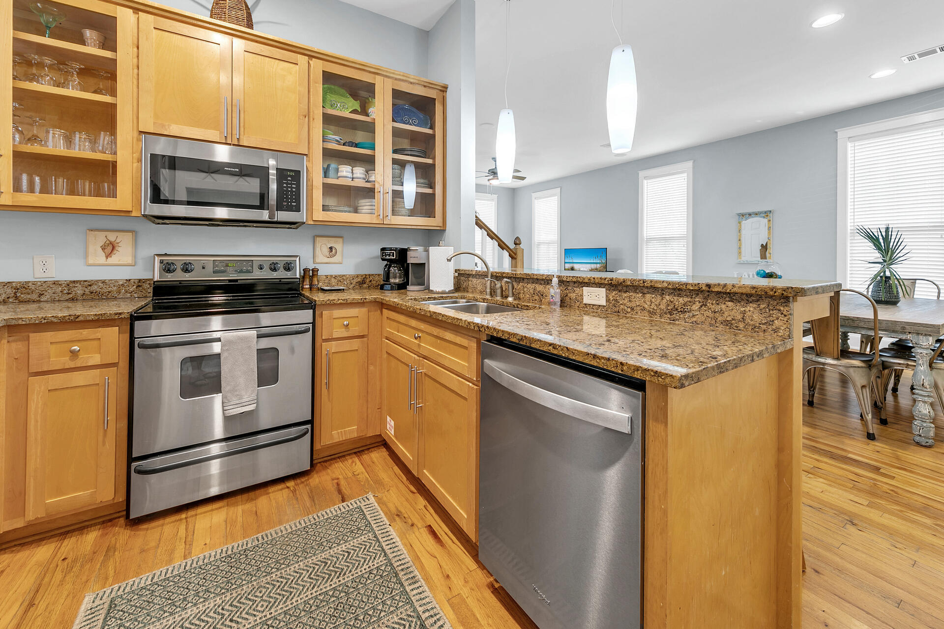 SUMMER'S EDGE - Residential