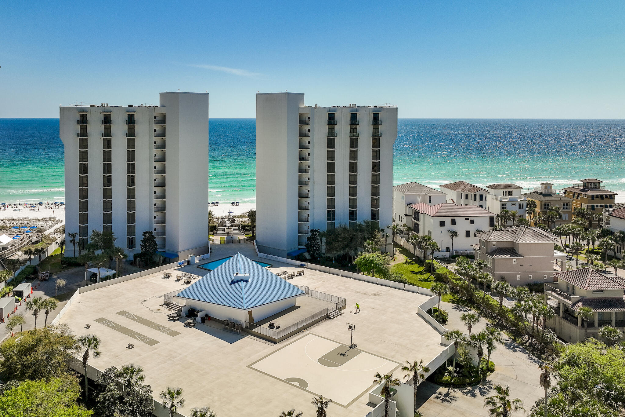 REGENCY TOWERS - Residential