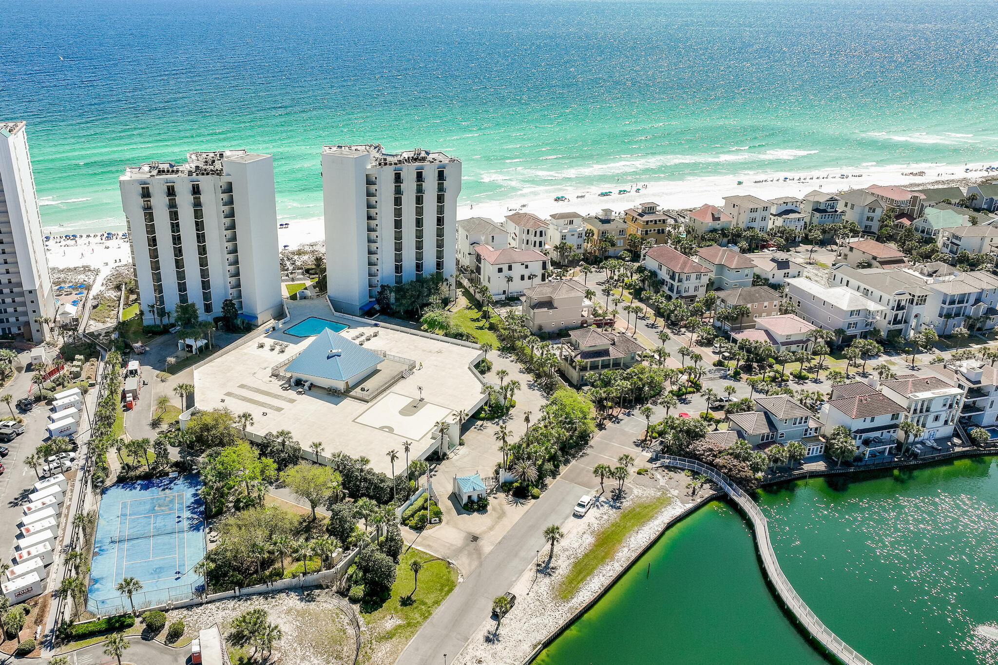 REGENCY TOWERS - Residential