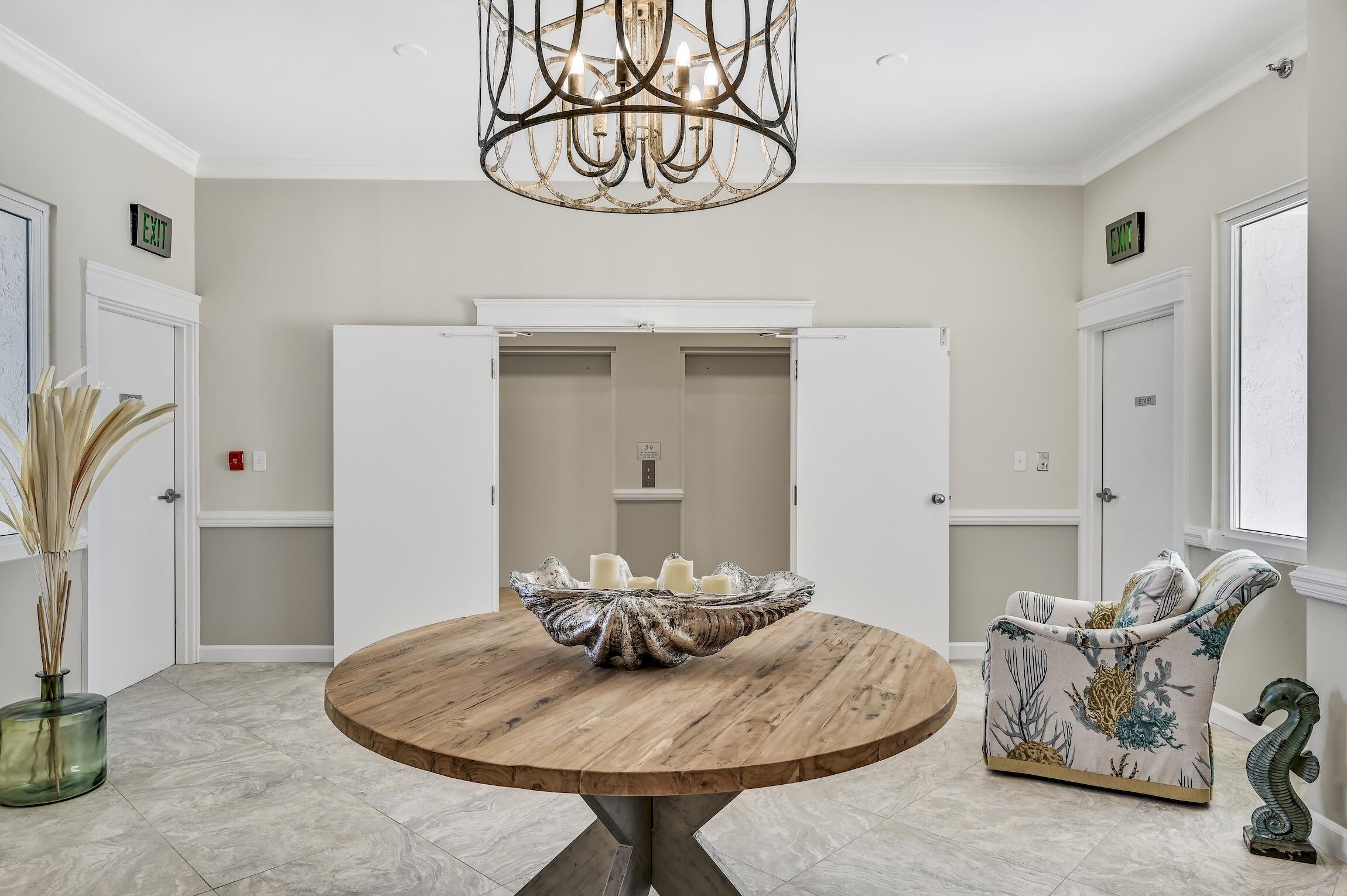 REGENCY TOWERS - Residential