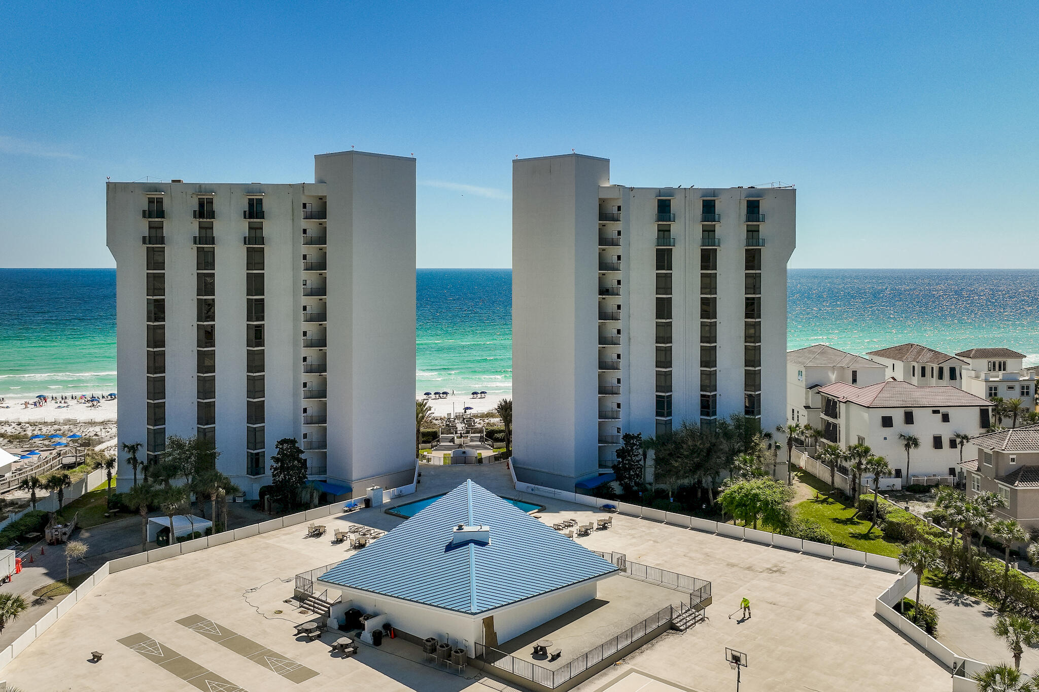 REGENCY TOWERS - Residential