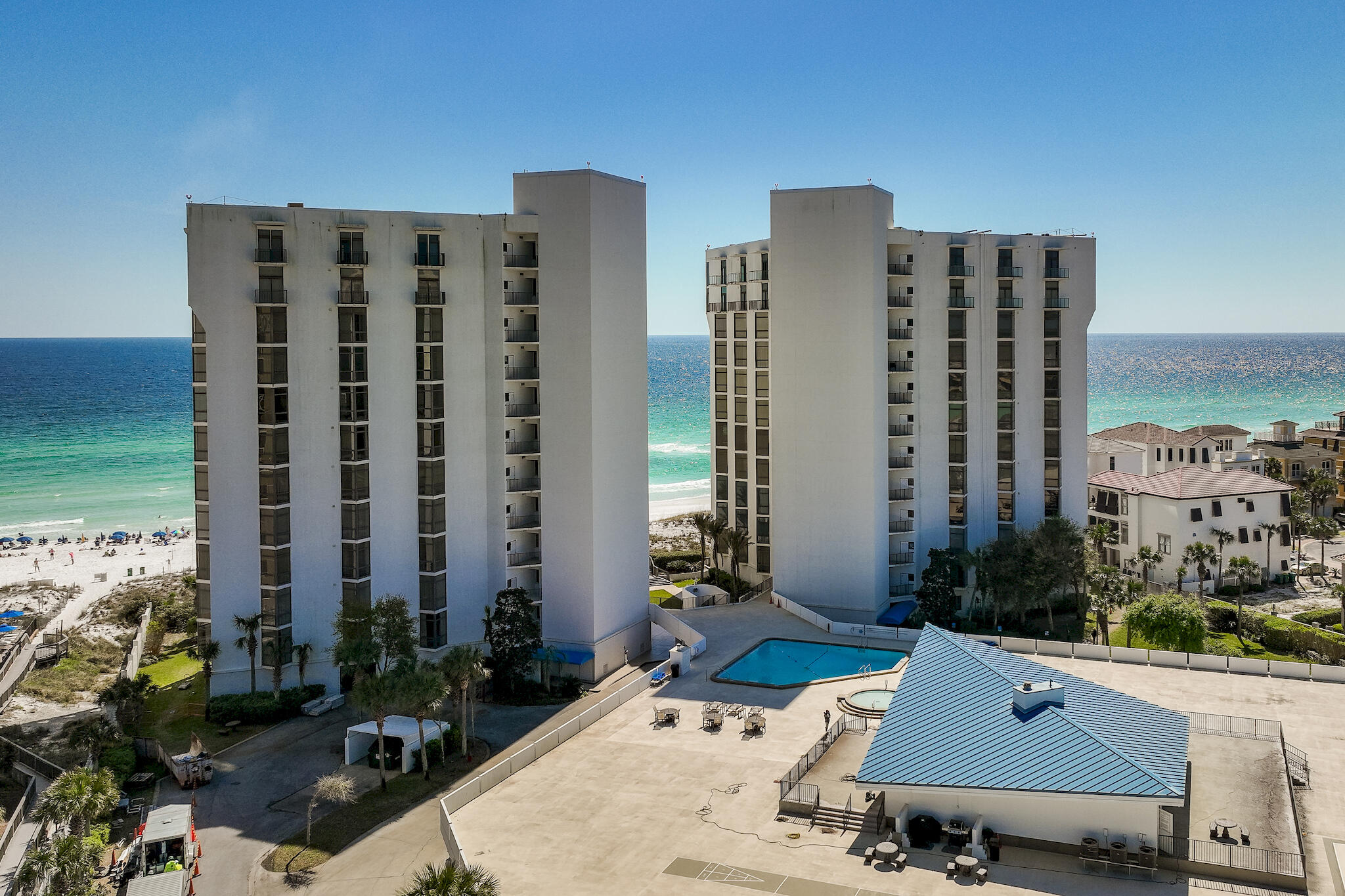 REGENCY TOWERS - Residential