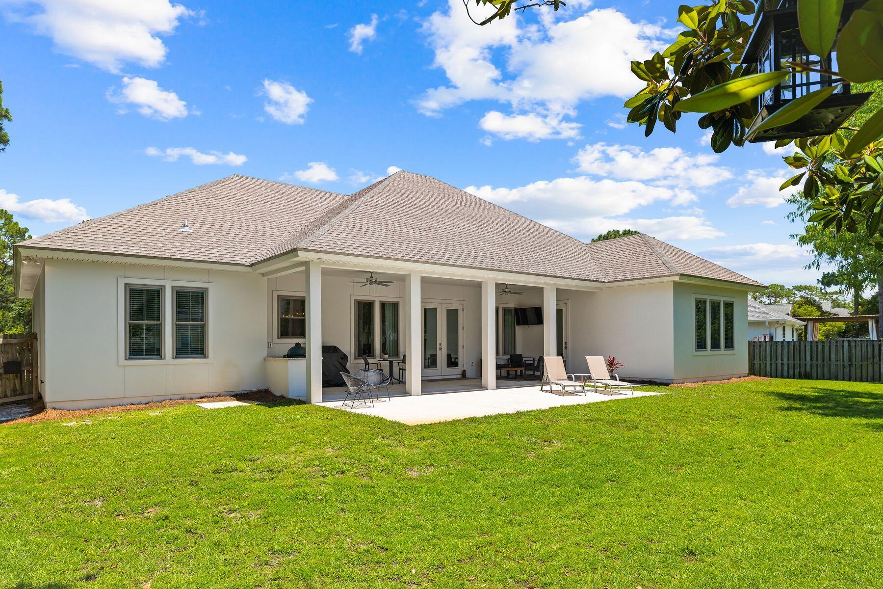 PELICAN BAY - Residential