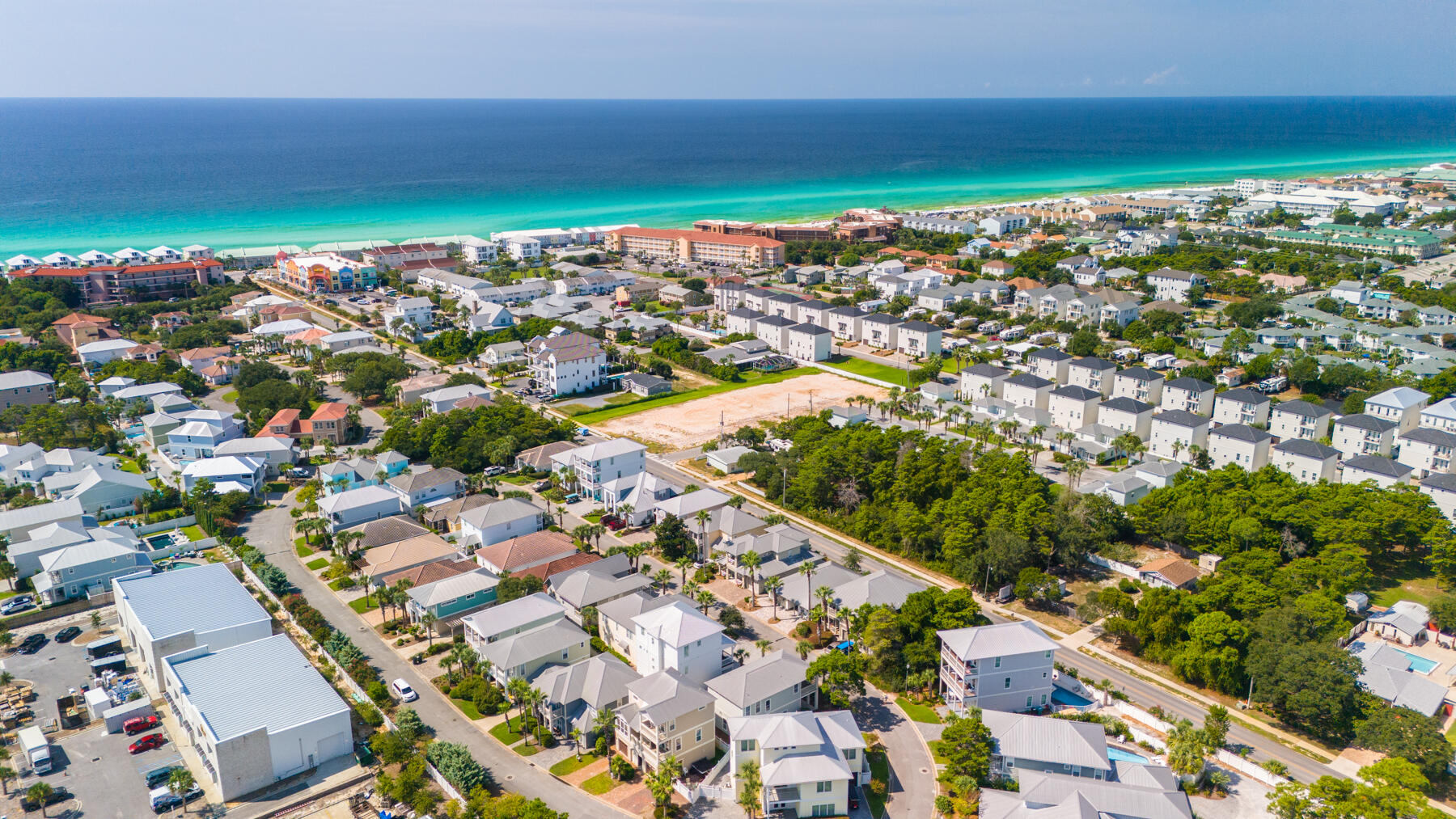 EMERALD WATERS VILLAGE - Residential