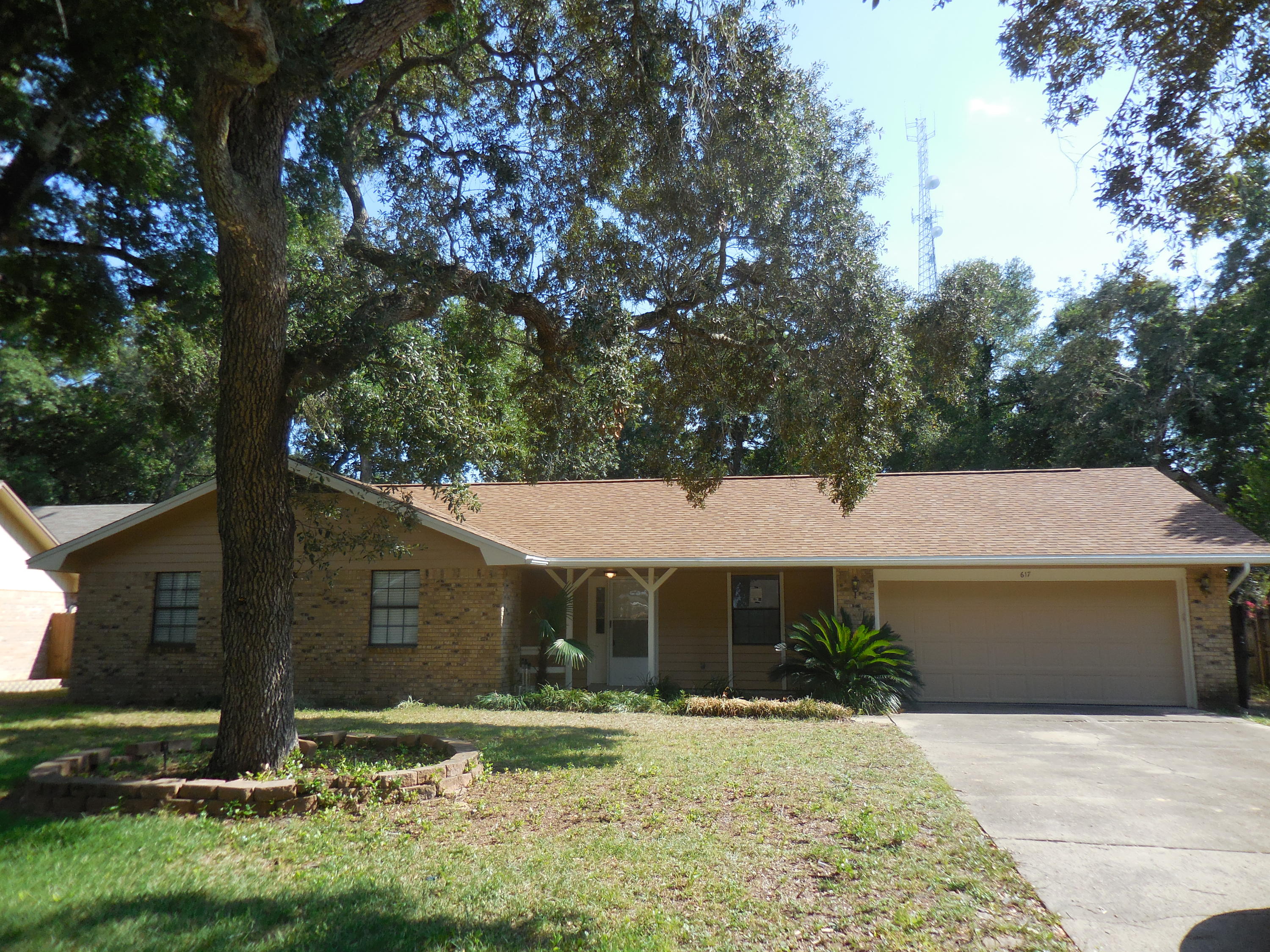 REO. Dream Home! New Roof! New Carpeting! New Vinyl Flooring! Newly Painted (Inside and Out)! New Appliances! And a lot more! Walk in to the family room with the attractive fireplace and cathedral ceiling, enjoy both formal and informal dining areas. The kitchen features Granite counter tops. The master bedroom features a custom walk-in closet. Plenty of room in the 19'x6' laundry/utility room and oversized 2-car garage. Then enjoy the outdoors with the screened in back porch.