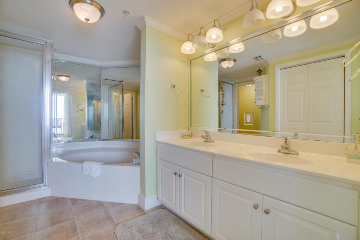 MAJESTIC BEACH TOWERS I - Residential