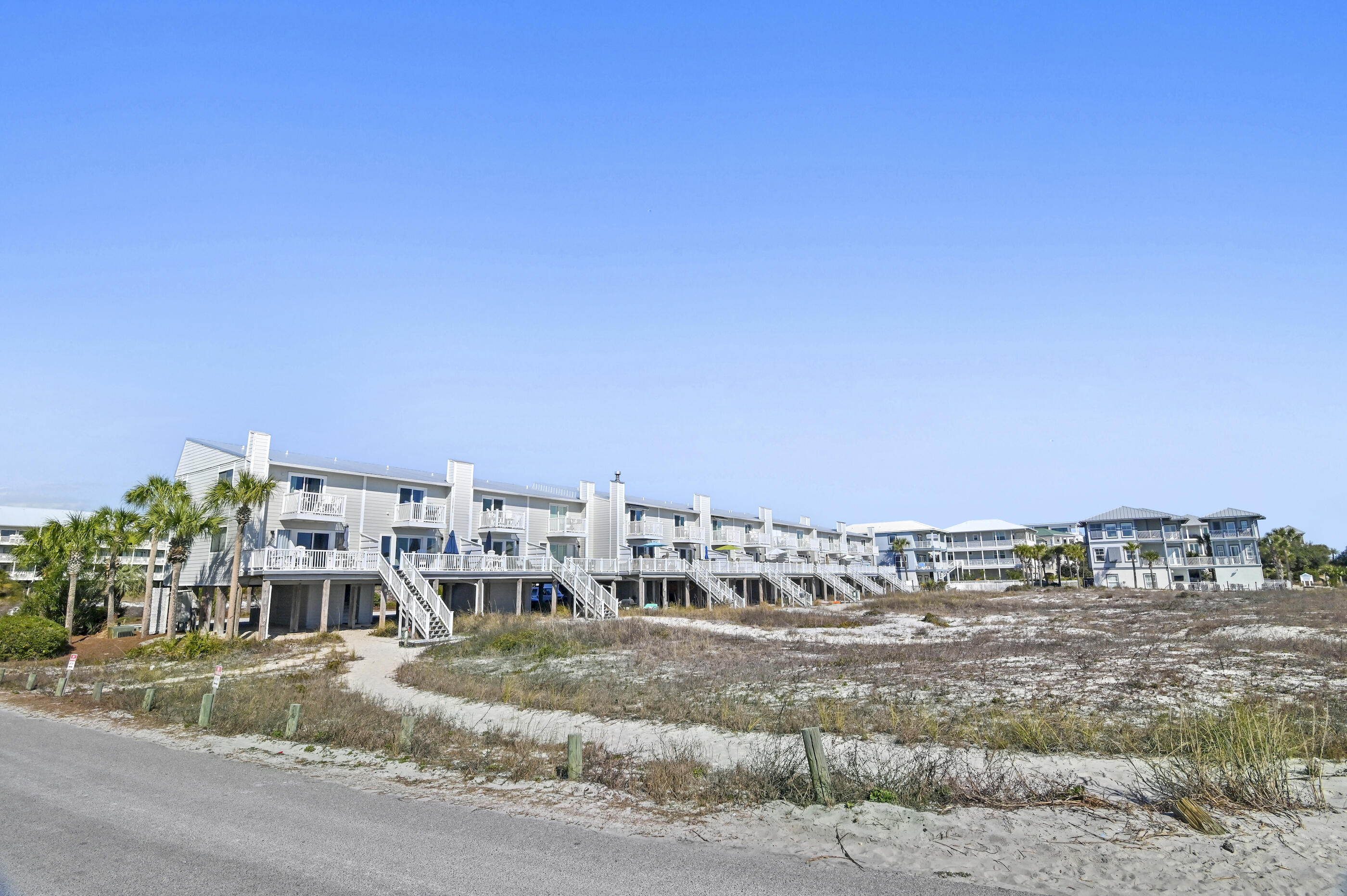 BEACHFRONT T/H - Residential