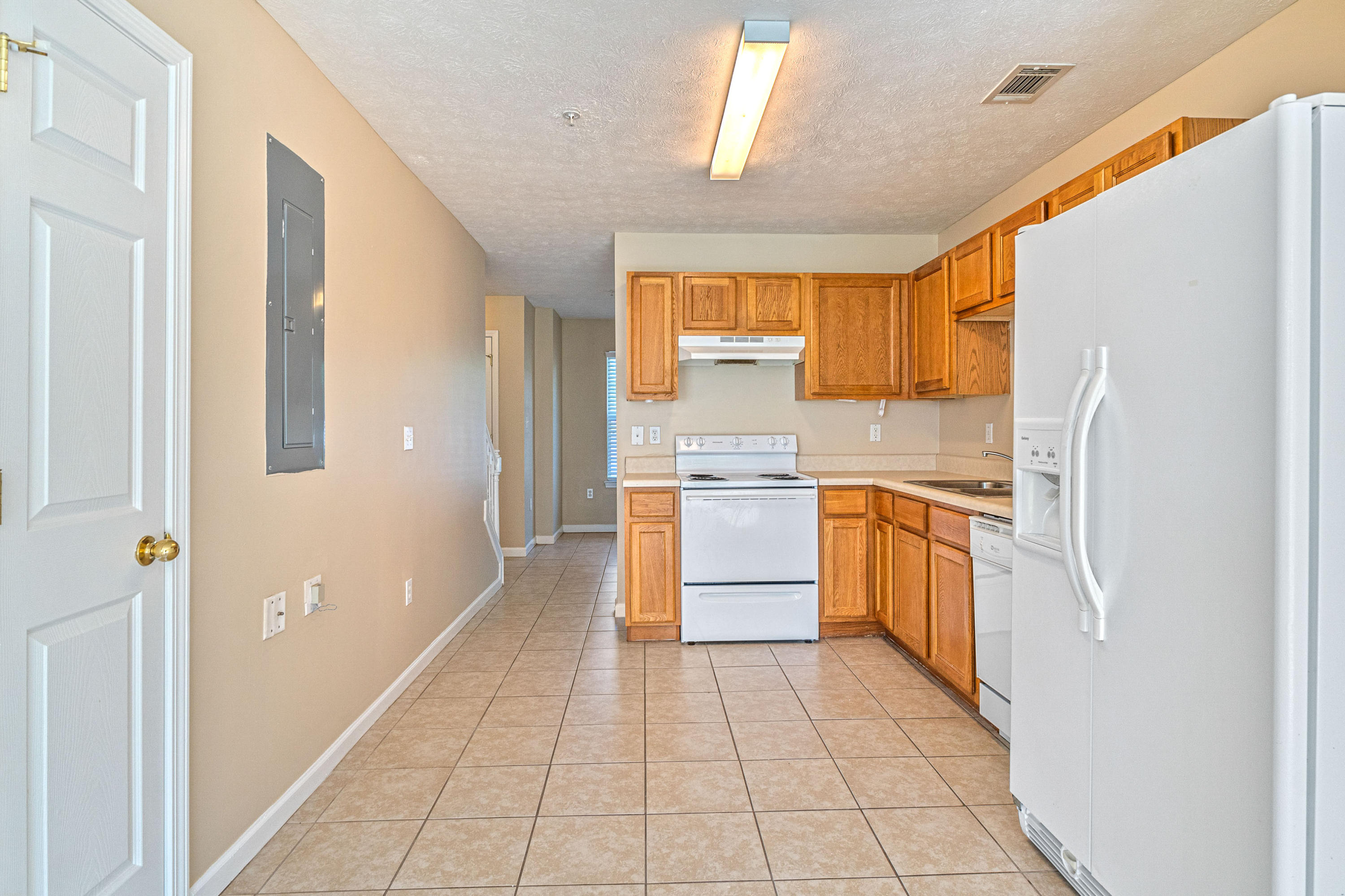 ROLLING PINES - Residential Lease