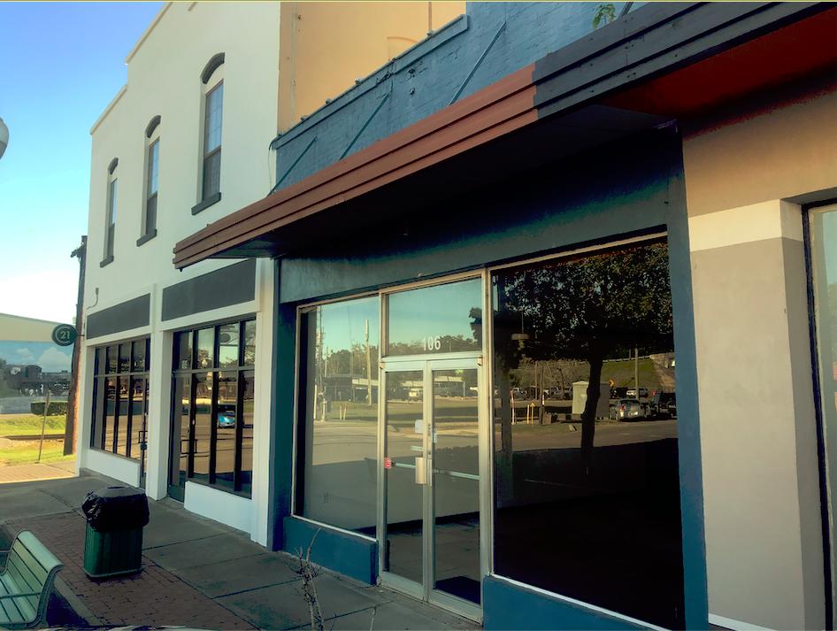 Great Opportunity to Lease a Restaurant or Business Space in the Revitized Crestview Downtown District. This location could be used as a Sport Bar, Sandwich Shop or Buffet Restaurant. Also as a Business Office or Hair/Nail Salon. Don't miss out on this opportunity. Crestview is becoming a major attaction with popular events being held throughout the year on Main Street.