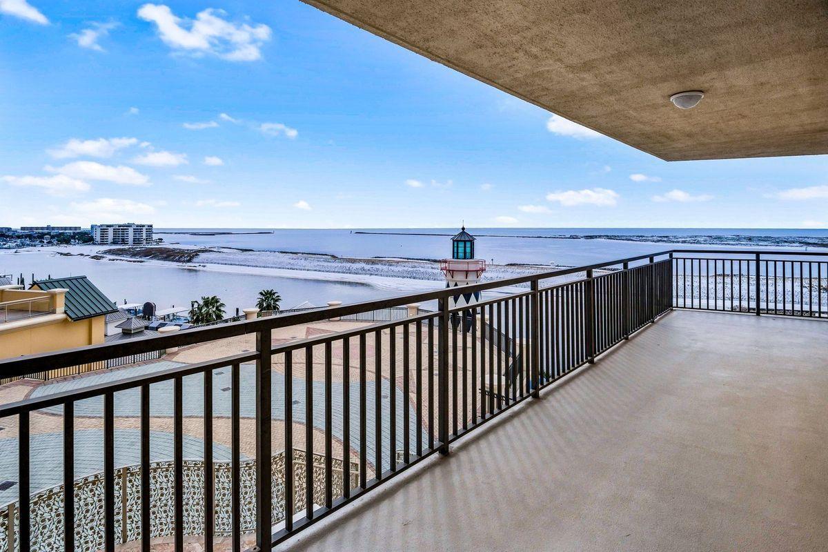 EMERALD GRANDE - Residential