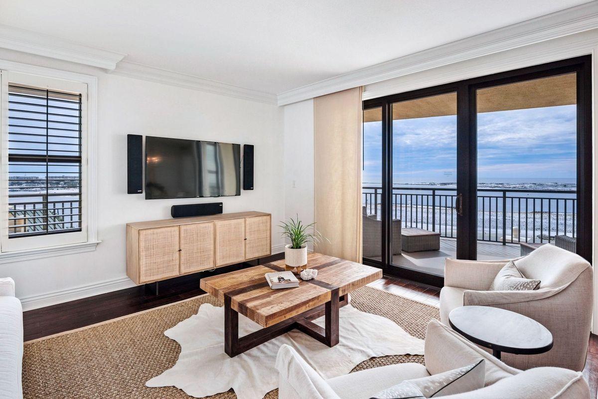 EMERALD GRANDE - Residential