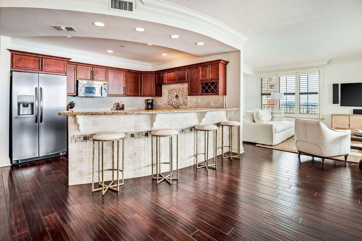 EMERALD GRANDE - Residential