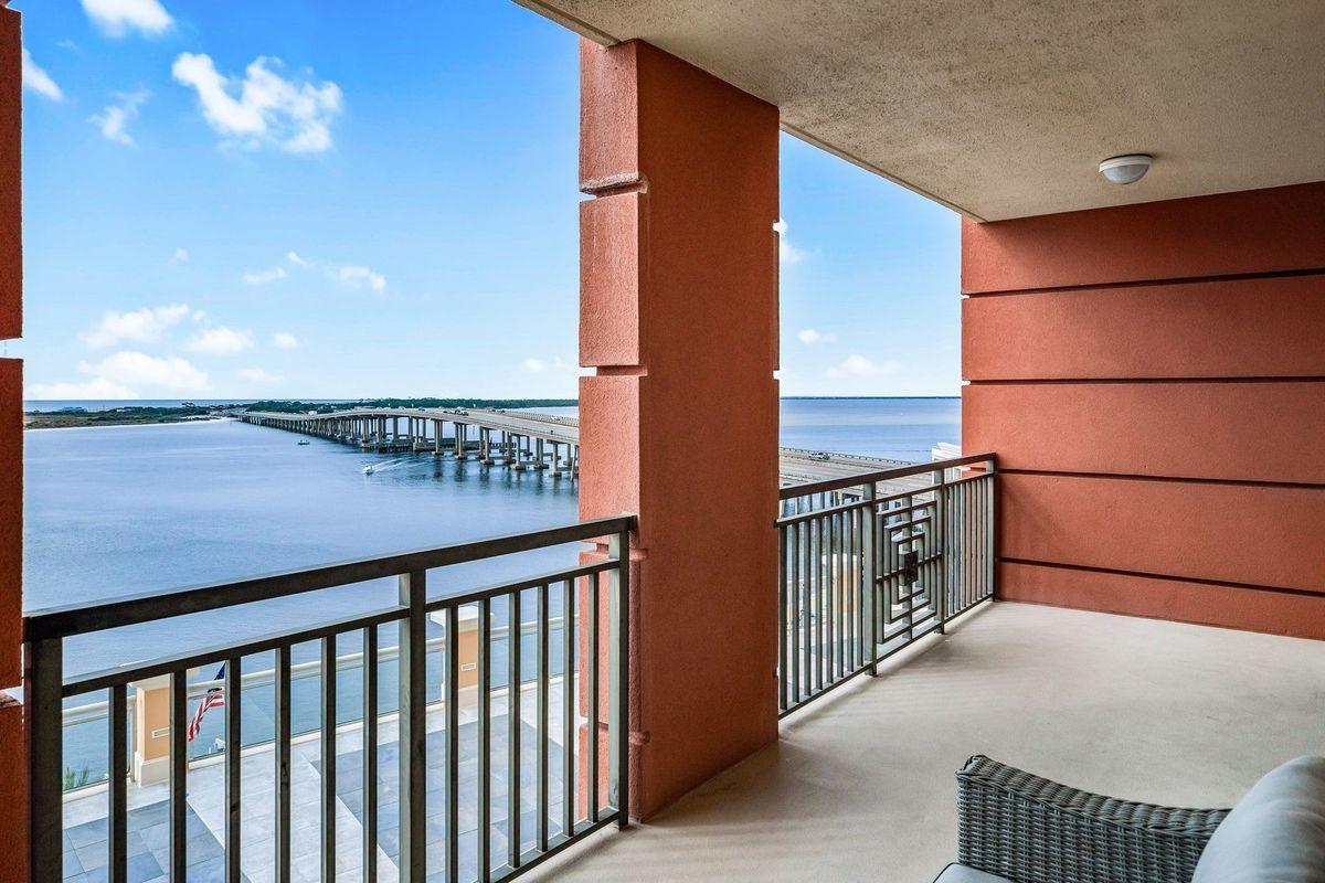 EMERALD GRANDE - Residential