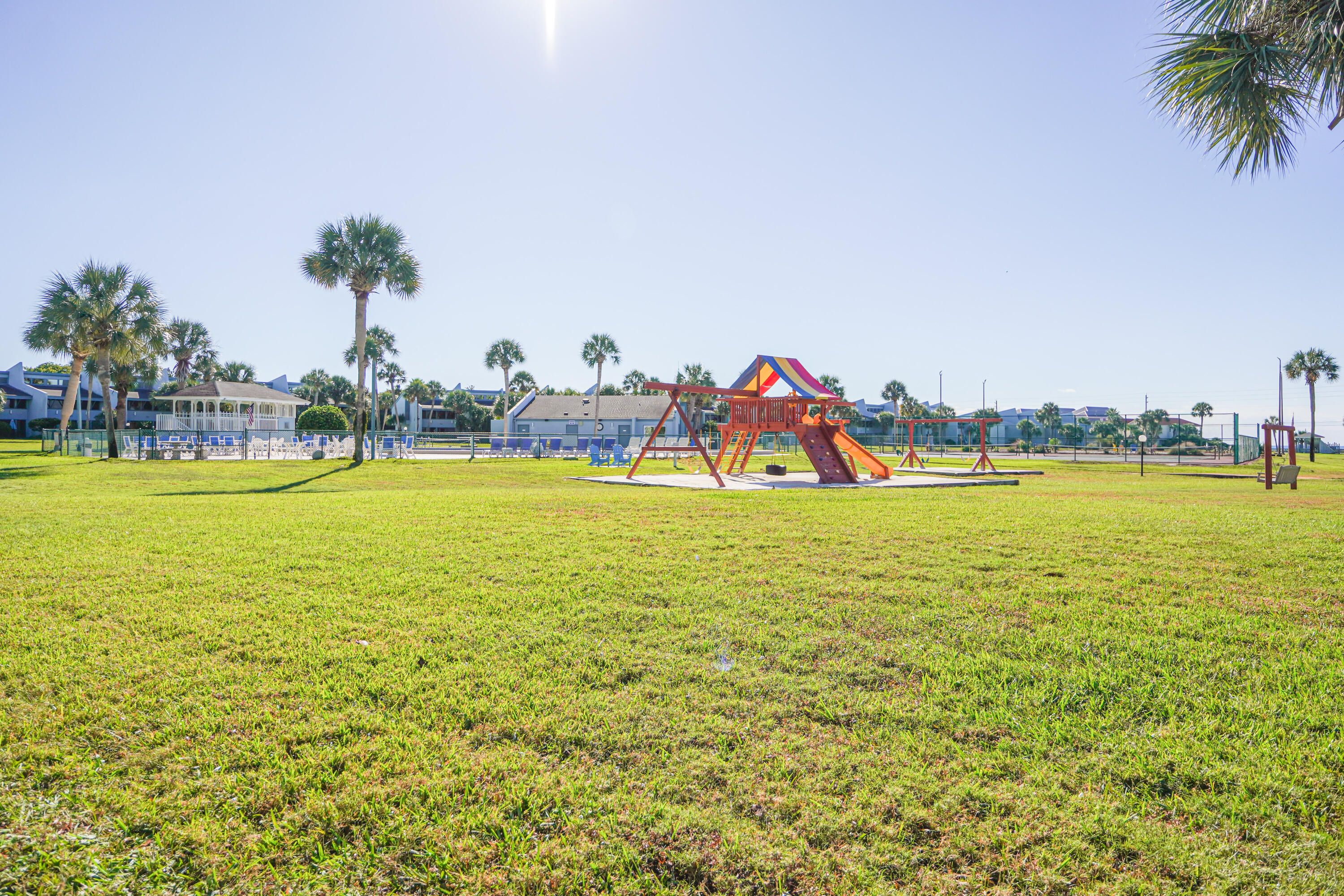 SUNNYSIDE BEACH & TENNIS RESORT - Residential