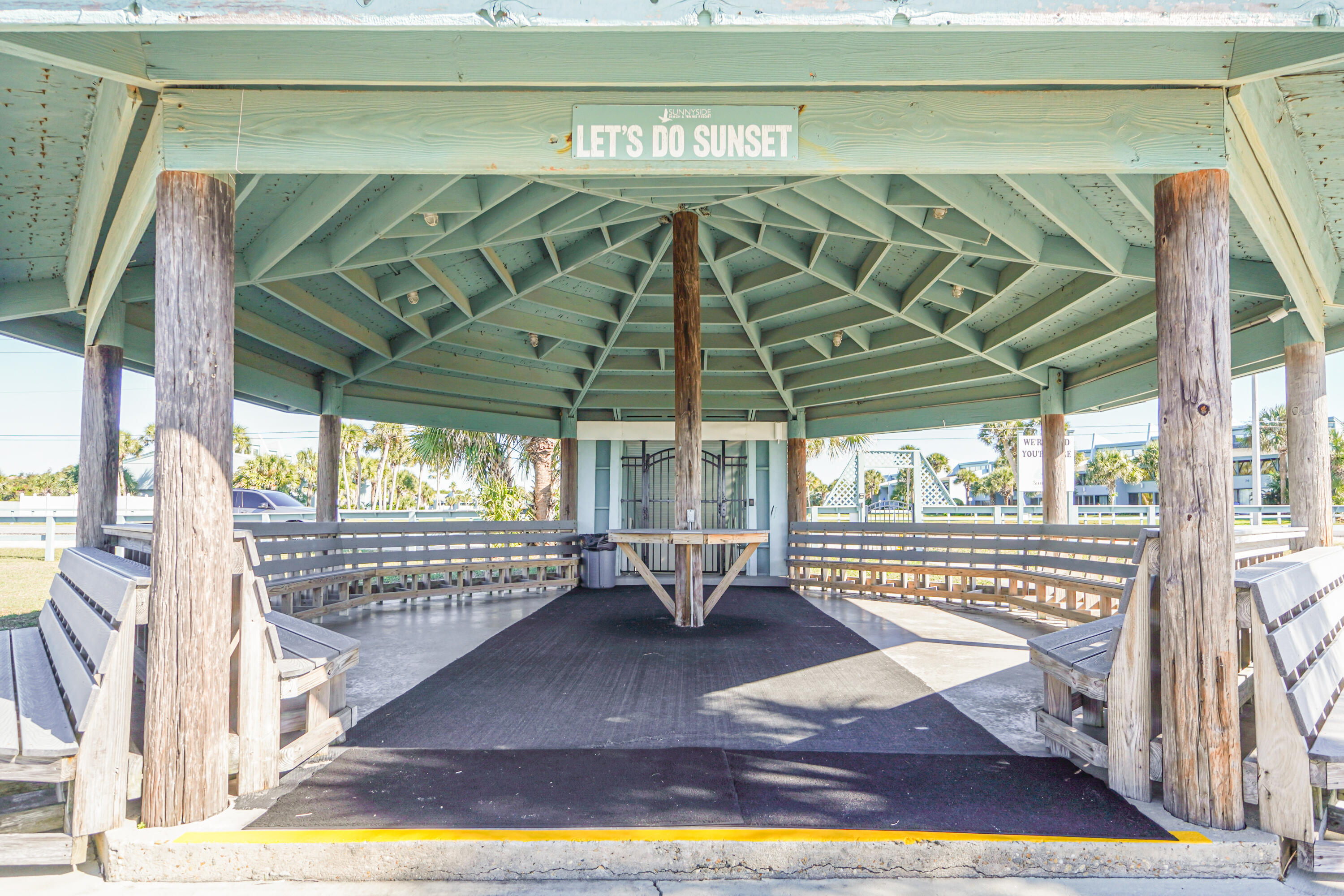 SUNNYSIDE BEACH & TENNIS RESORT - Residential