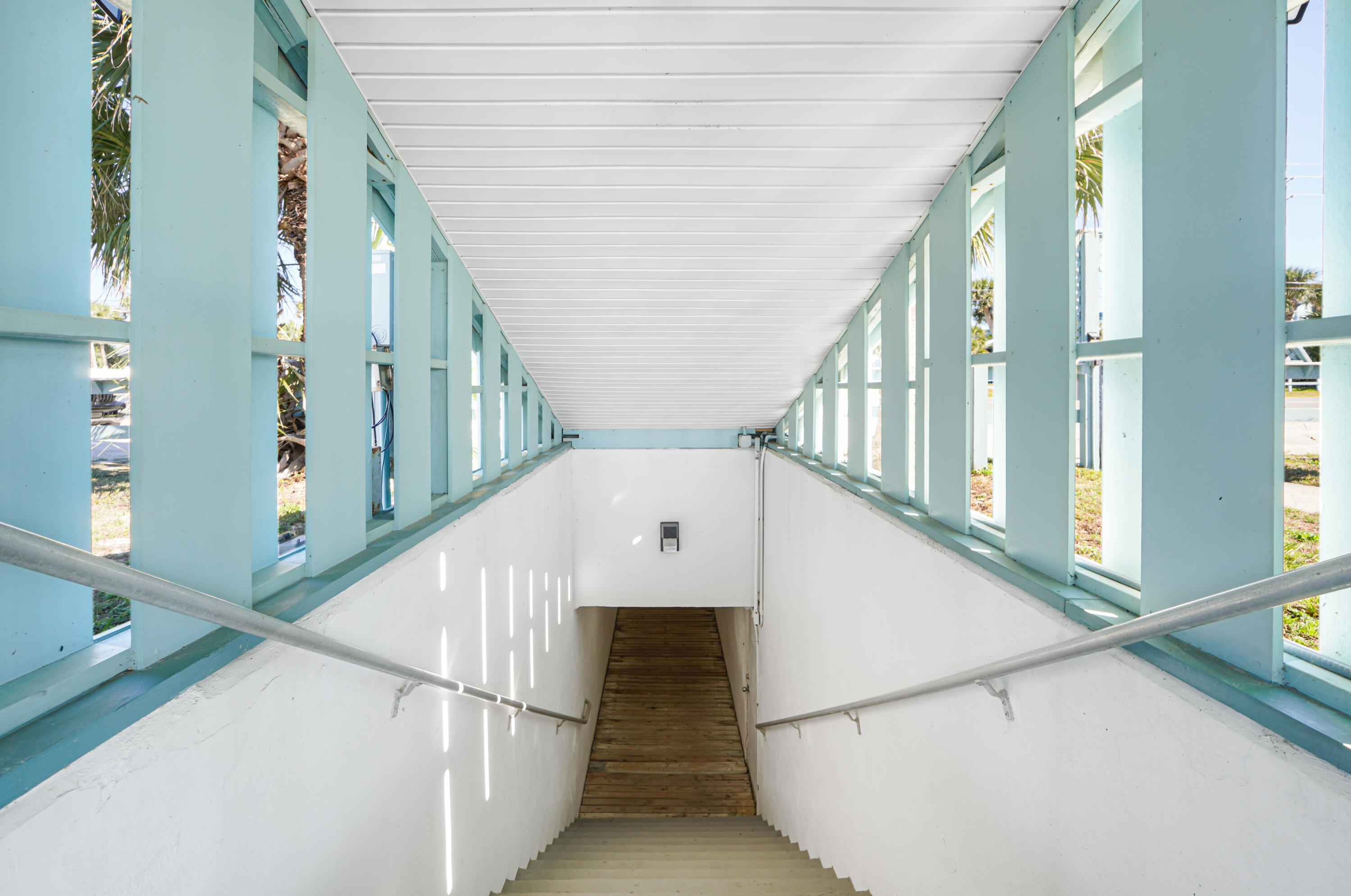 SUNNYSIDE BEACH & TENNIS RESORT - Residential