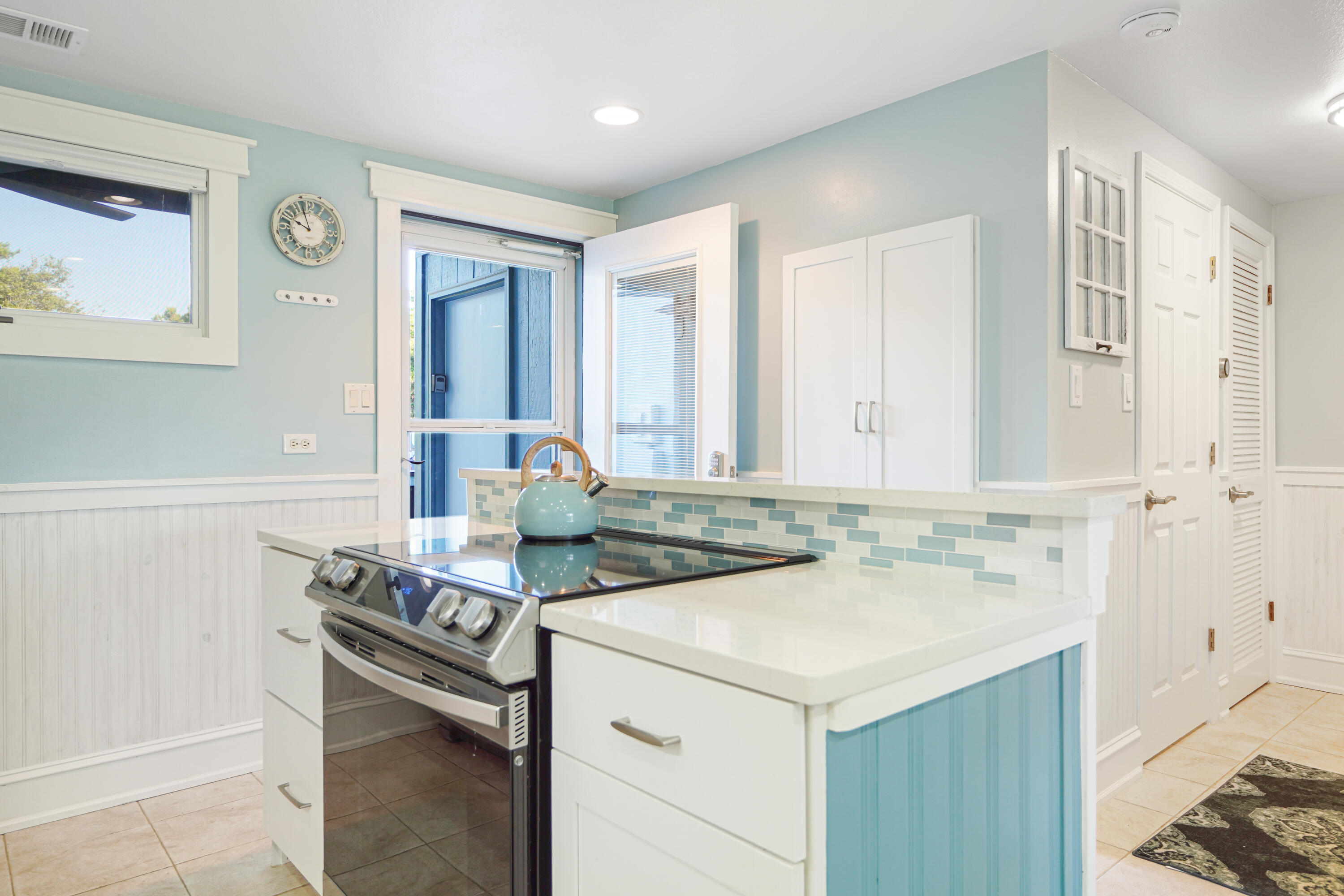 SUNNYSIDE BEACH & TENNIS RESORT - Residential