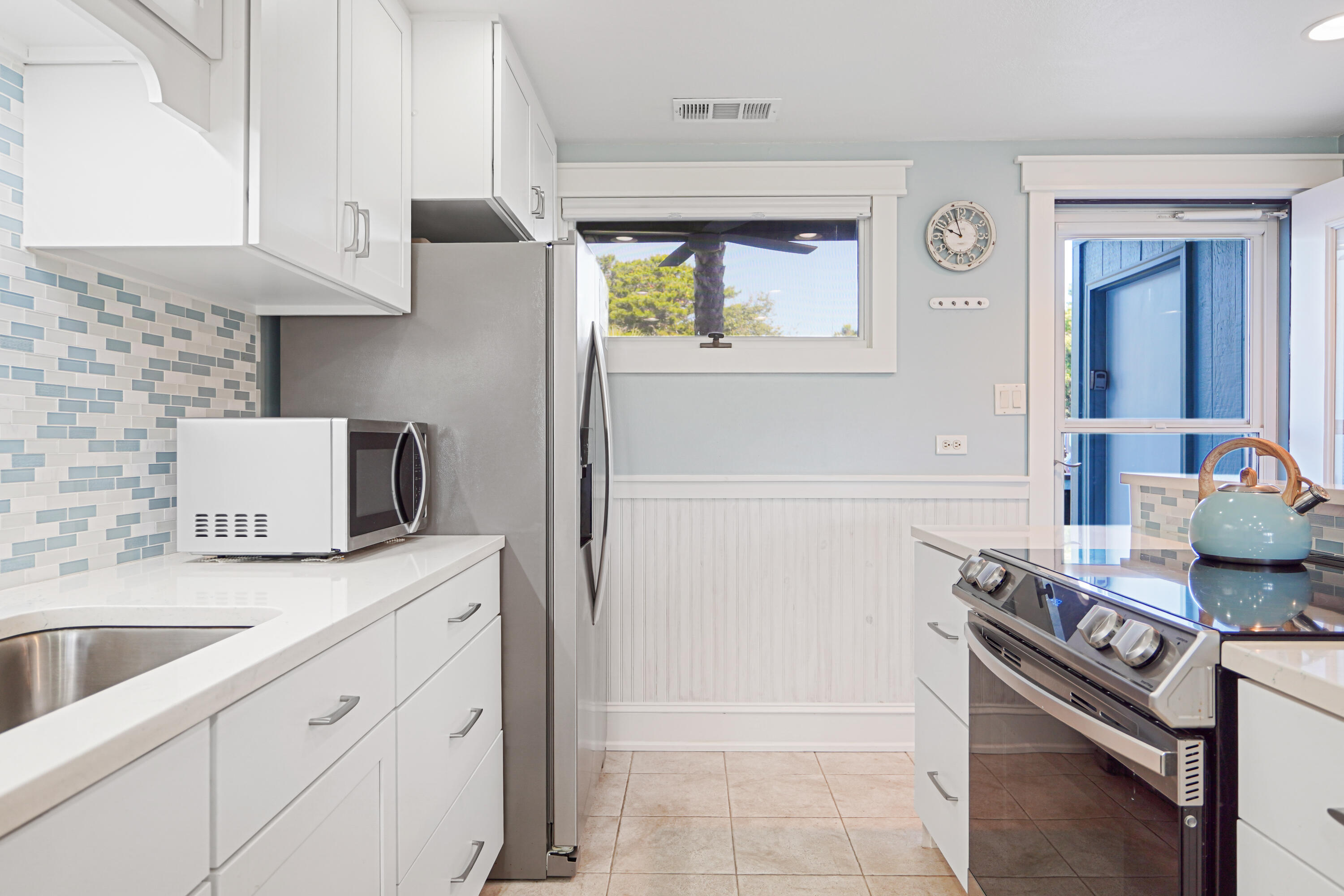 SUNNYSIDE BEACH & TENNIS RESORT - Residential