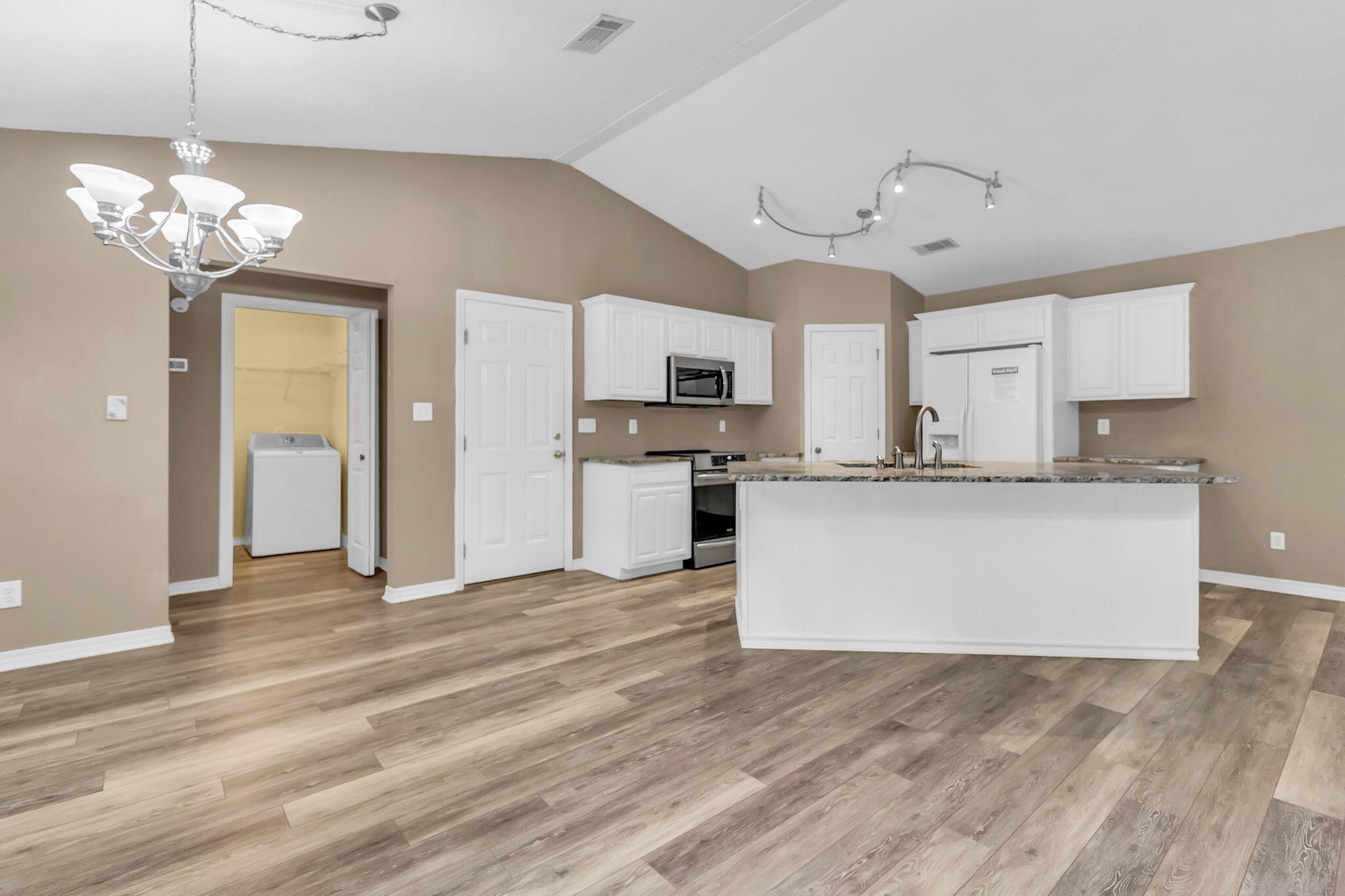ROLLING HILLS ESTATES - Residential Lease