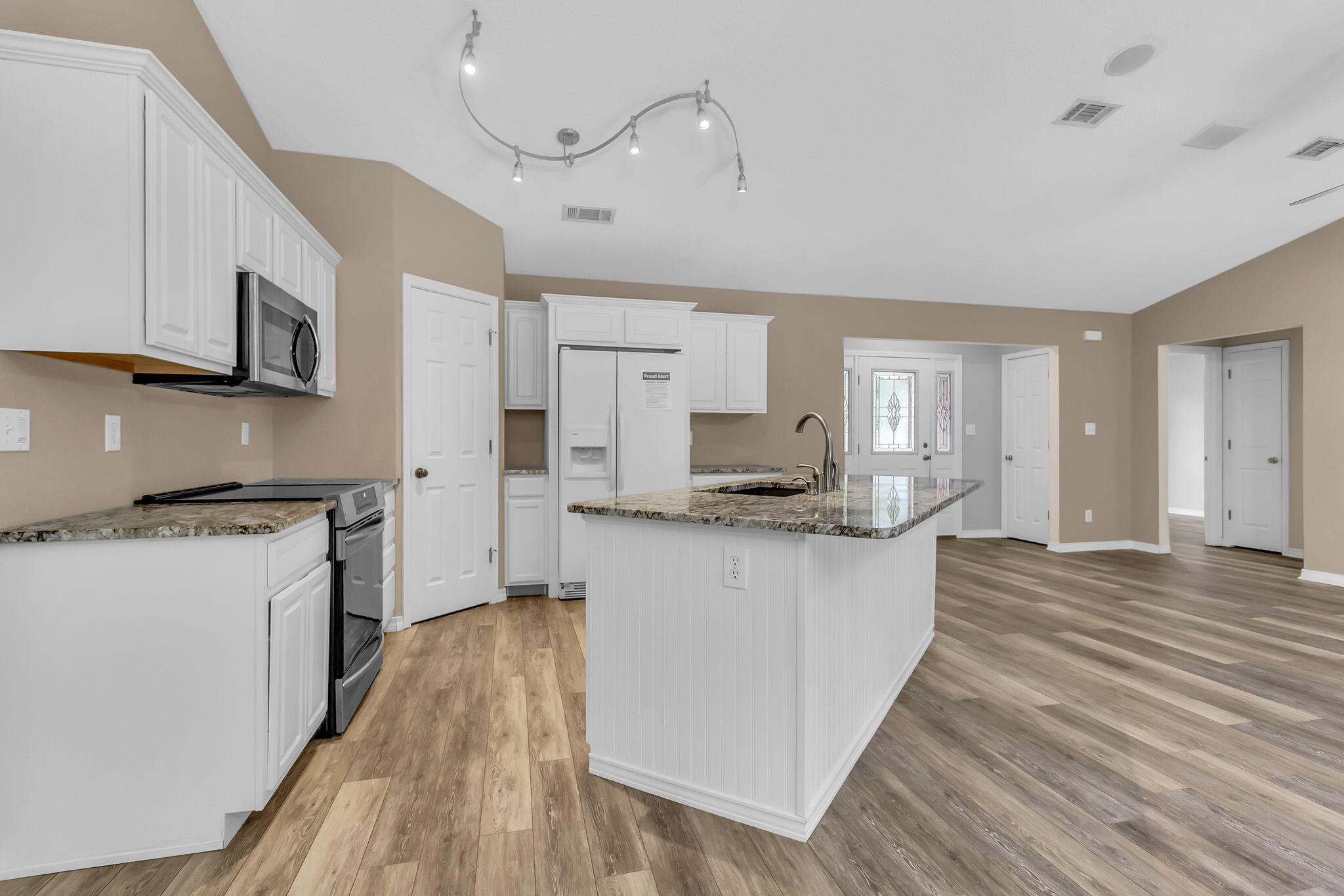 ROLLING HILLS ESTATES - Residential Lease
