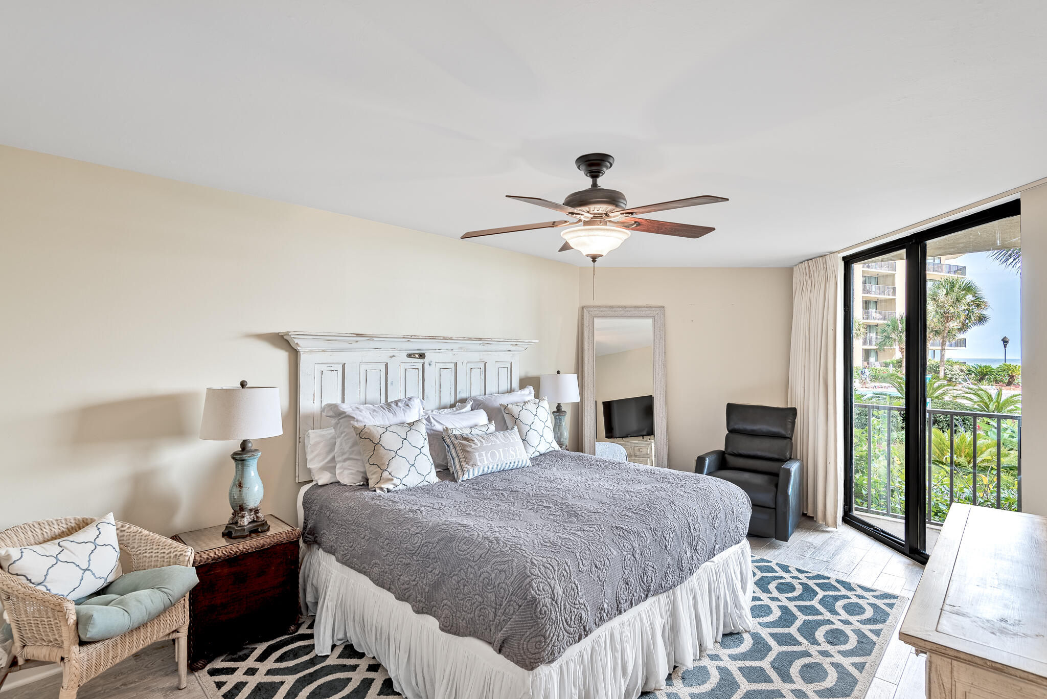 Summerhouse Condo - Residential