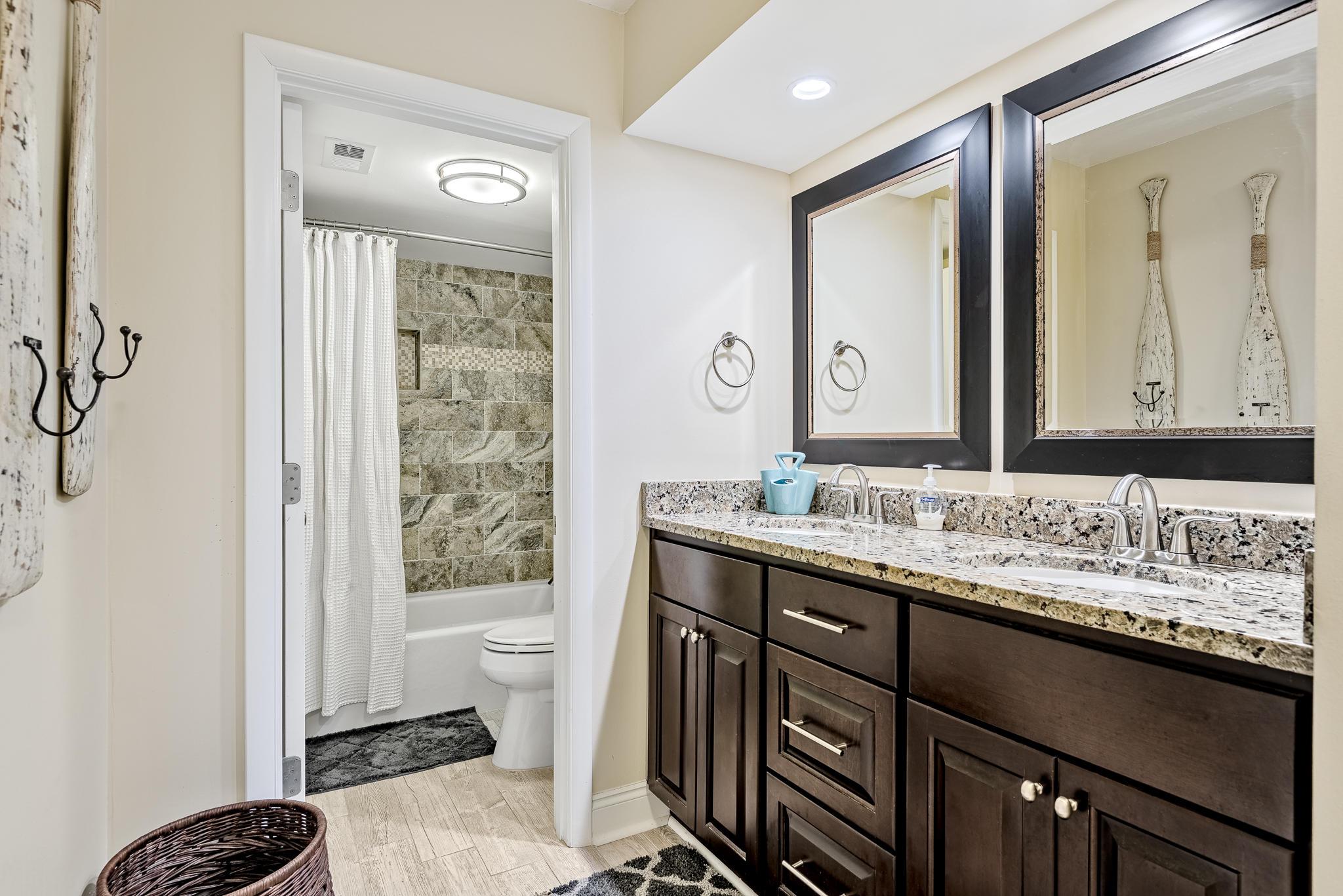 Summerhouse Condo - Residential