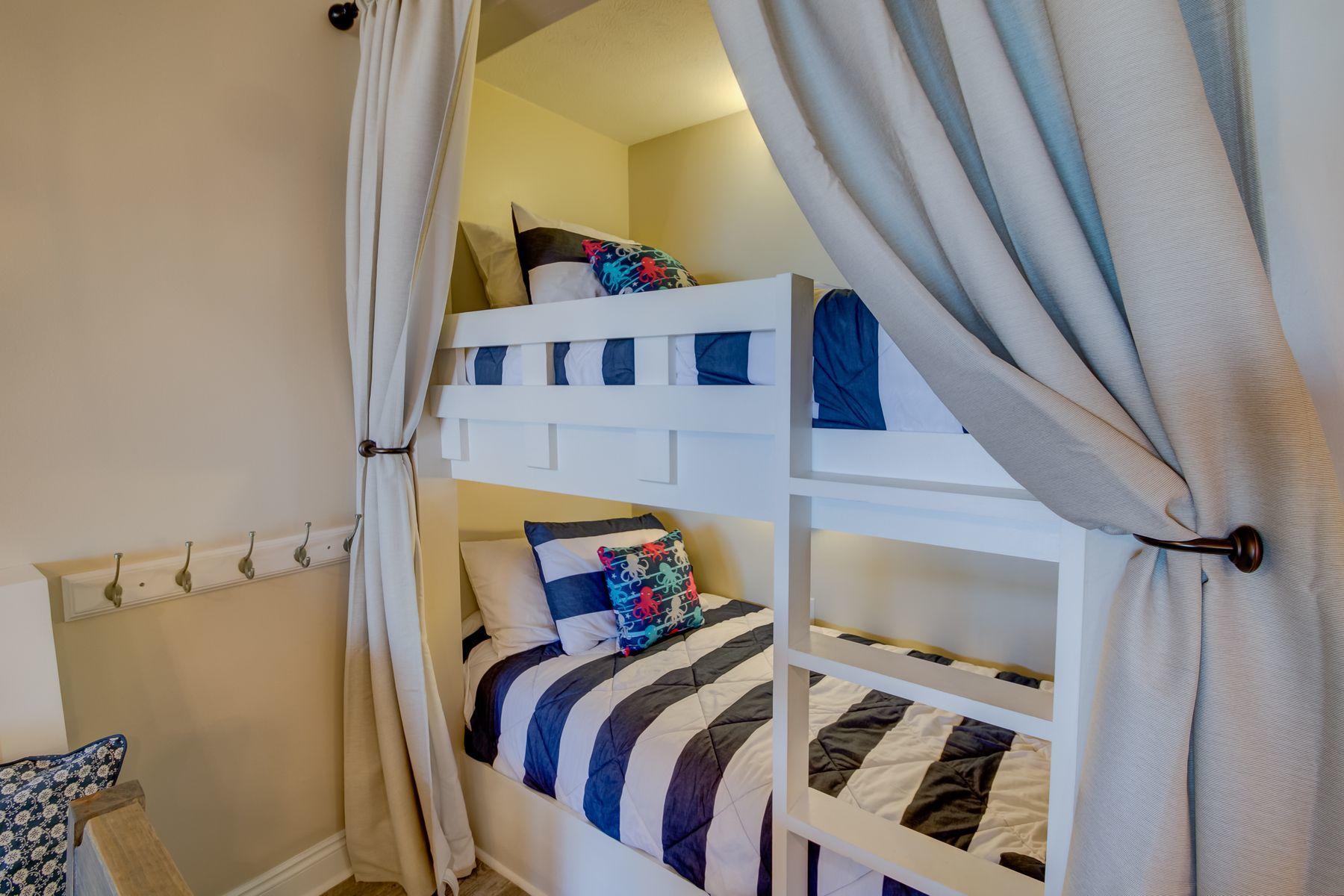 TREASURE ISLAND - Residential