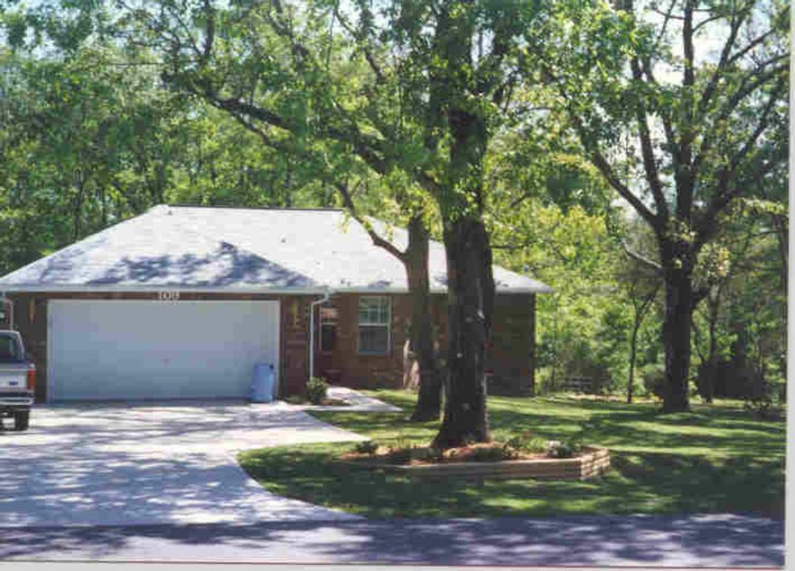 All Brick 3Br and 2Ba, split Bedroom custom home. Beautifully shaded yard with large oak trees. Big 12 x 24 open deck off of the Florida room. Split bedroom design with dining area off the kitchen looking over the front lawn. Kitchen has a breakfast bar and built-in microwave. Florida room leads off from the great room with cathedral ceiling. There is a shop, studio, or playhouse that is heated and cooled in the backyard. Call to see today!