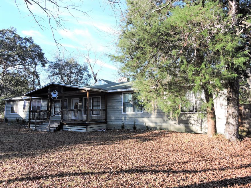 Serene and nature filled property backing up to a beautiful greenspace. Large home with updated kitchen and soaring ceilings in the great room. Some hardwood floors. Carpet in the bedrooms. 3 beds and 1 bath on one side of the home. Another 3 beds and a bath on the opposite side of the home. Cute back screen porch. Super close to the Walton County Bay front park with a boat ramp. Being sold fully furnished. Move in quickly to this great family home.
