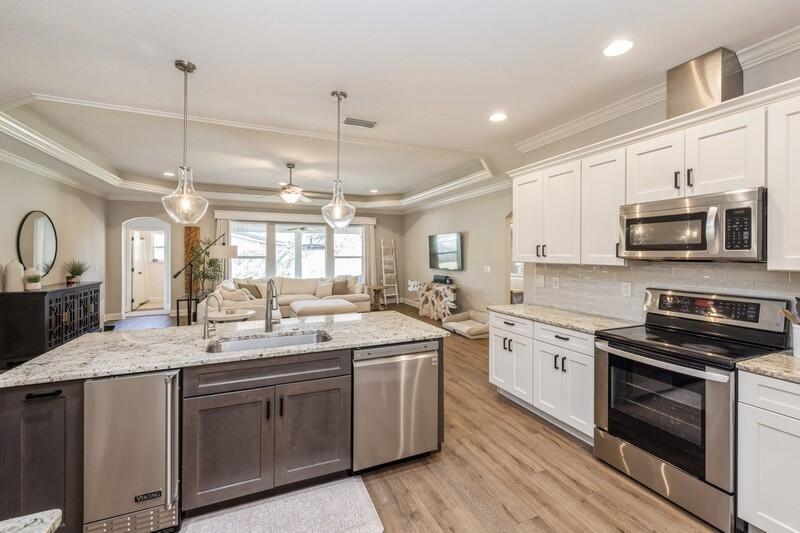 ELLIOTTS POINT 7TH ADDN - Residential
