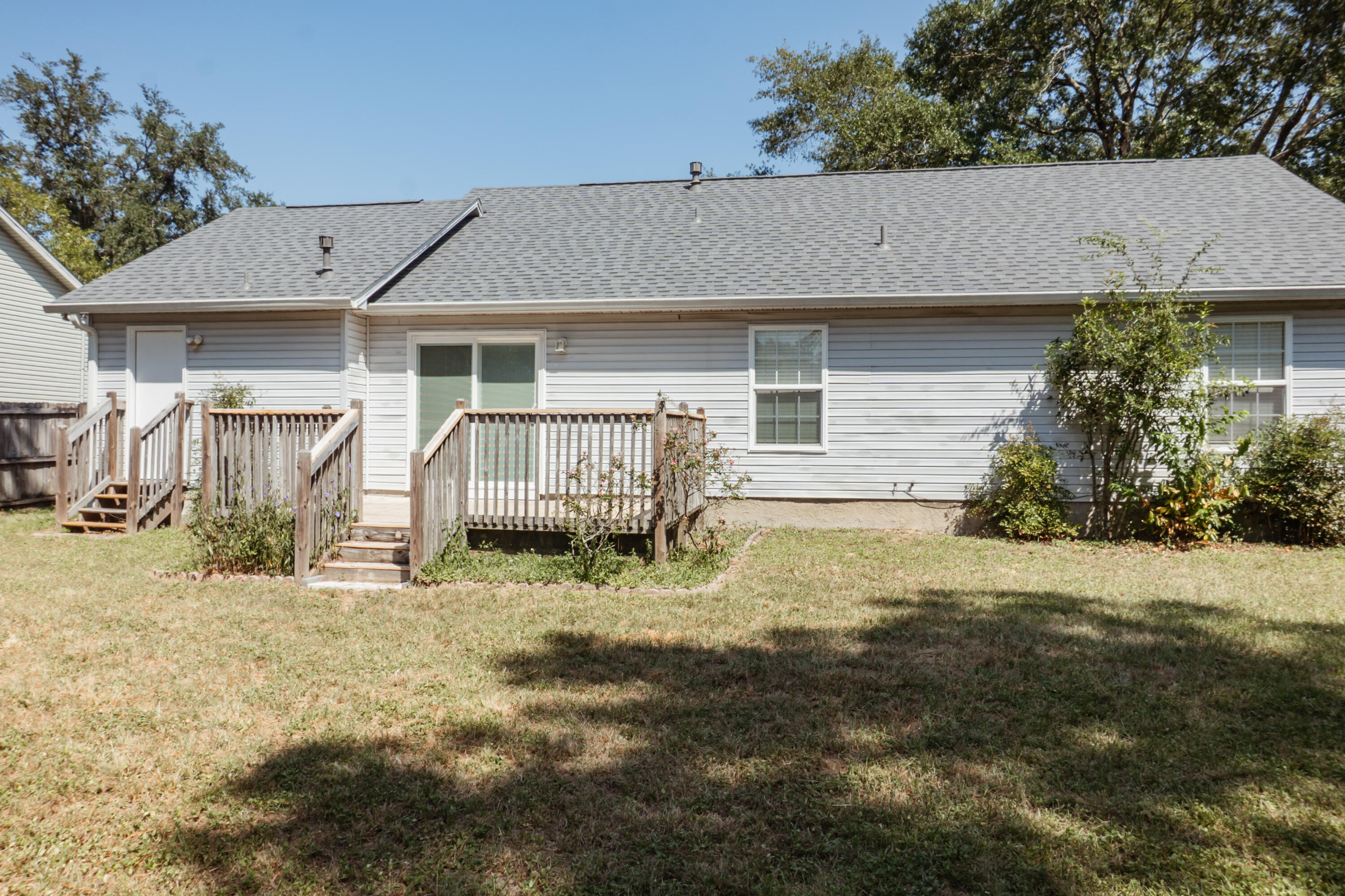 SHOAL TERRACE - Residential Lease