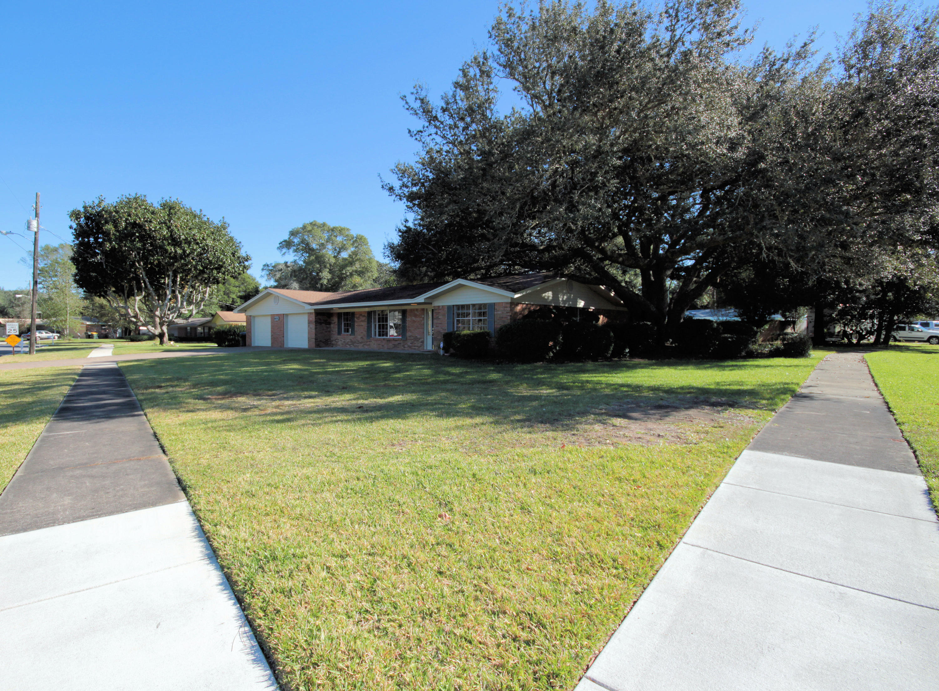 COUNTRY CLUB ESTATES 1ST ADDN - Residential