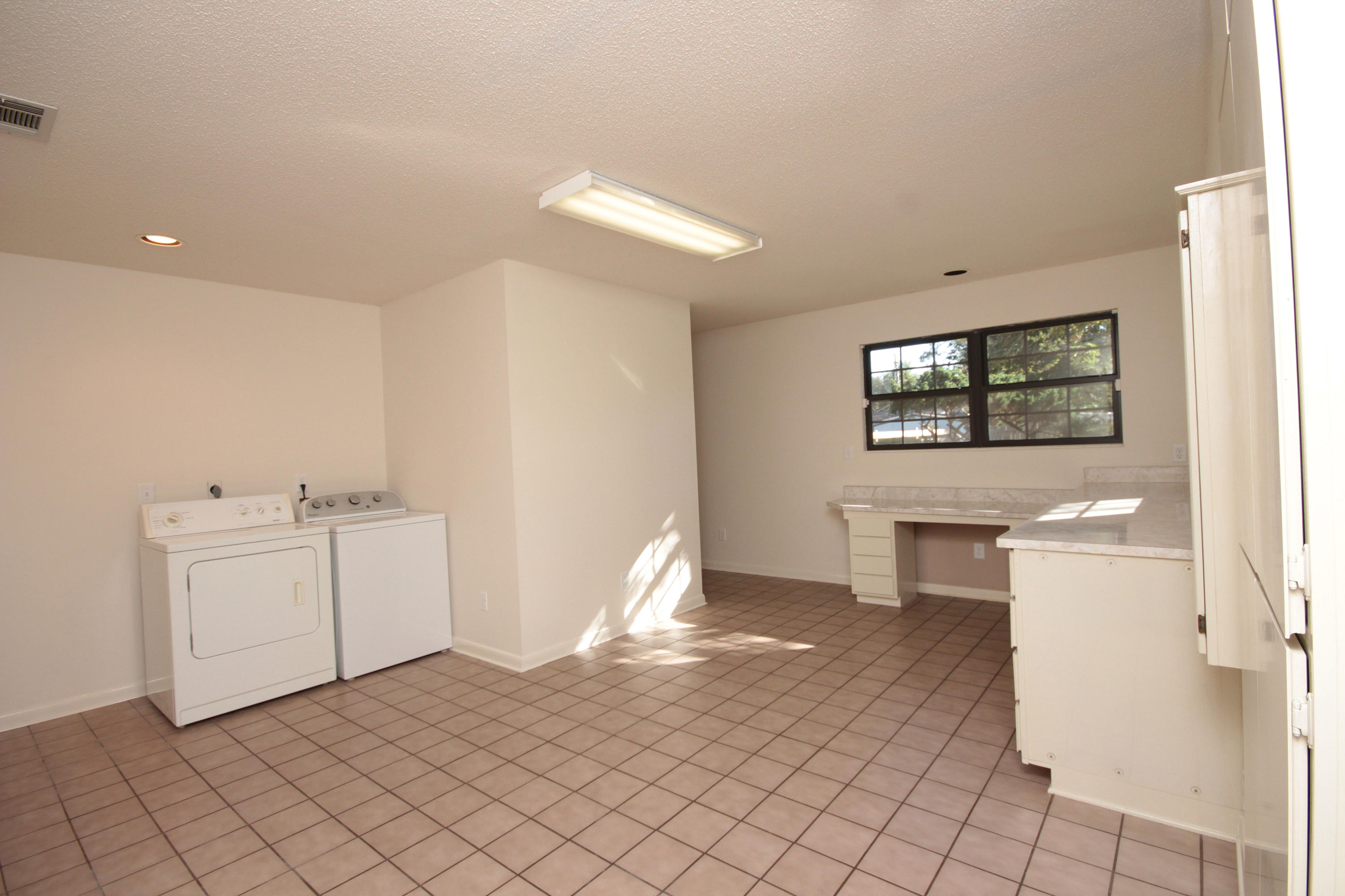 COUNTRY CLUB ESTATES 1ST ADDN - Residential