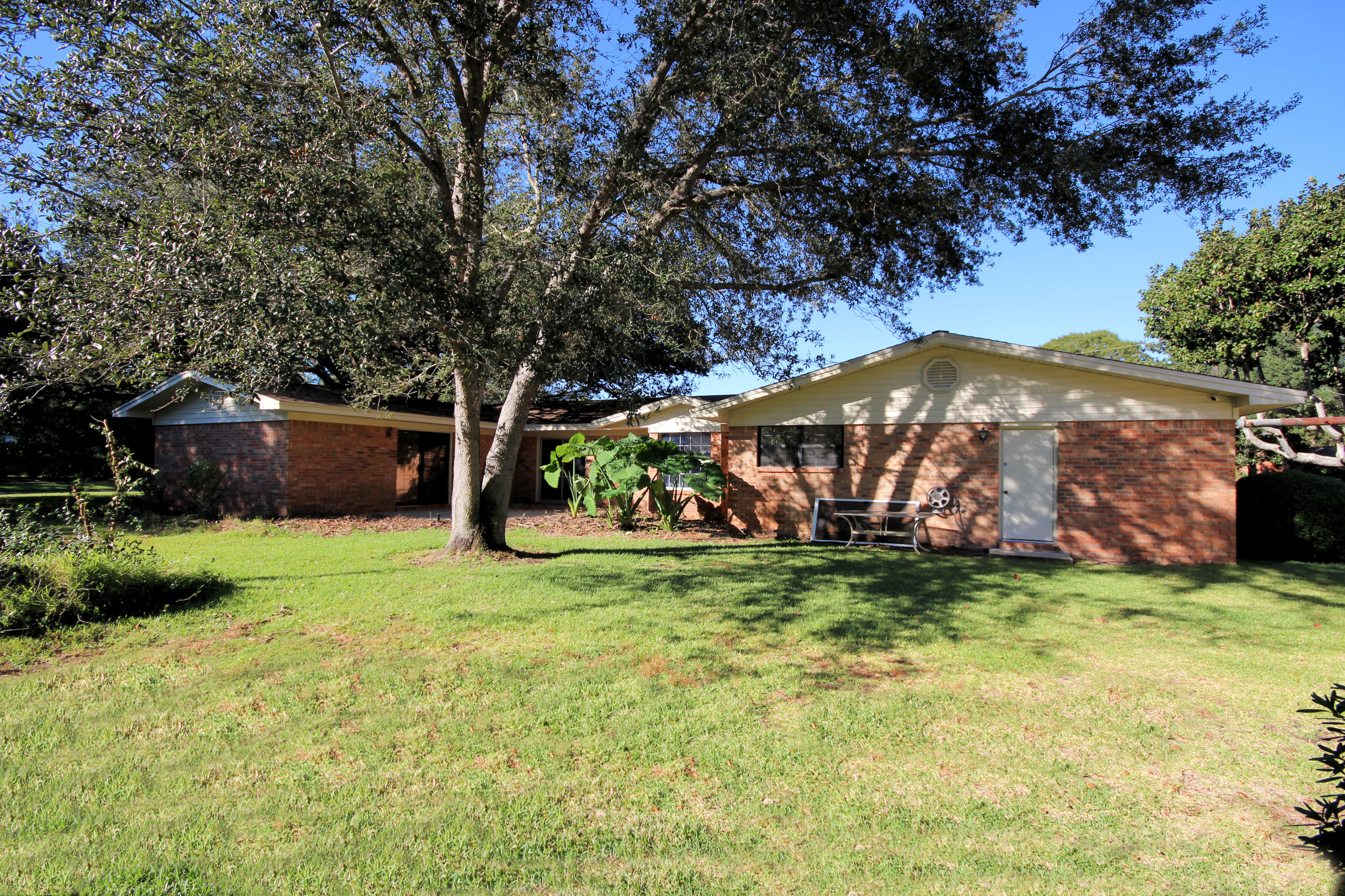 COUNTRY CLUB ESTATES 1ST ADDN - Residential