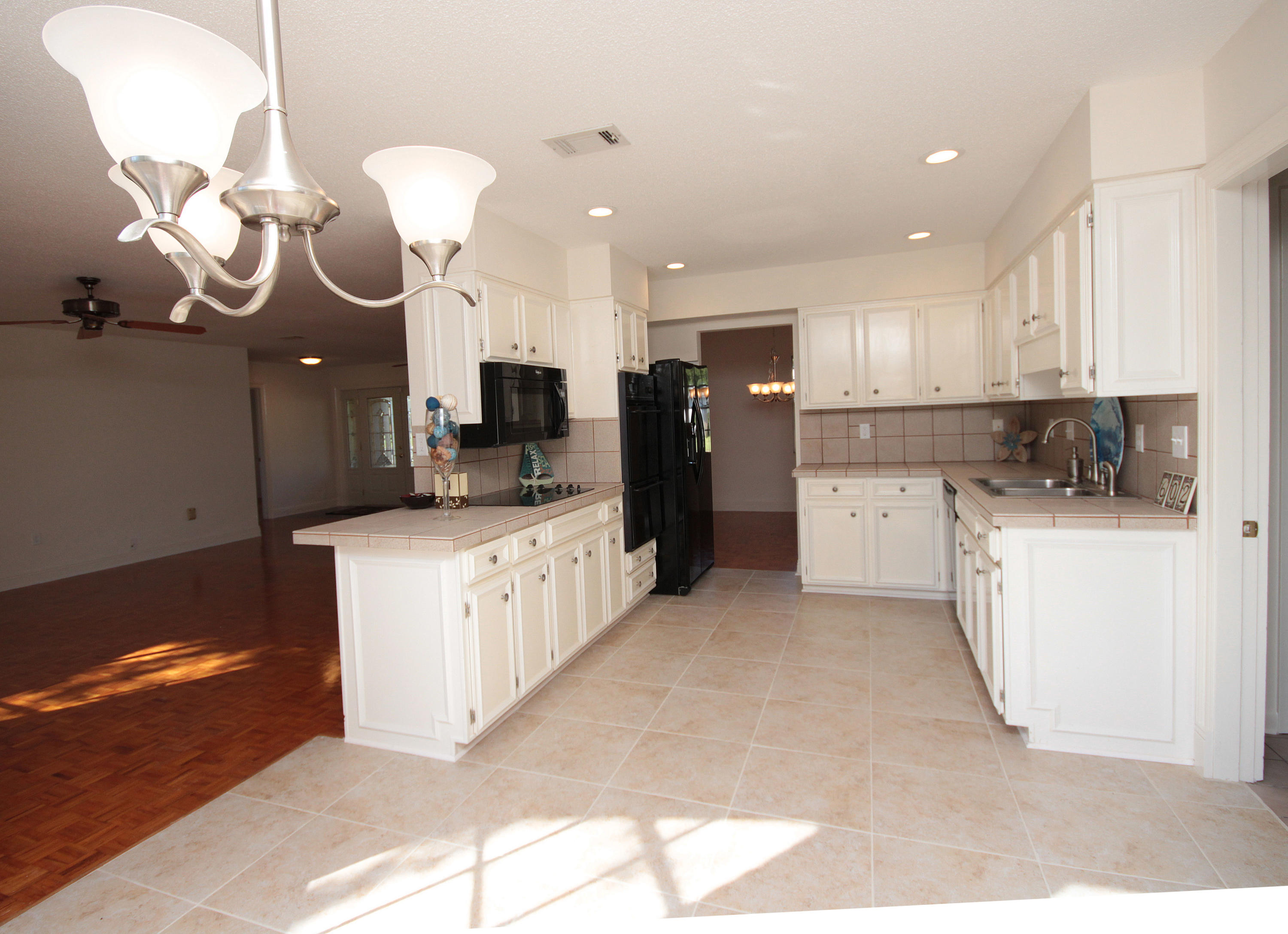 COUNTRY CLUB ESTATES 1ST ADDN - Residential