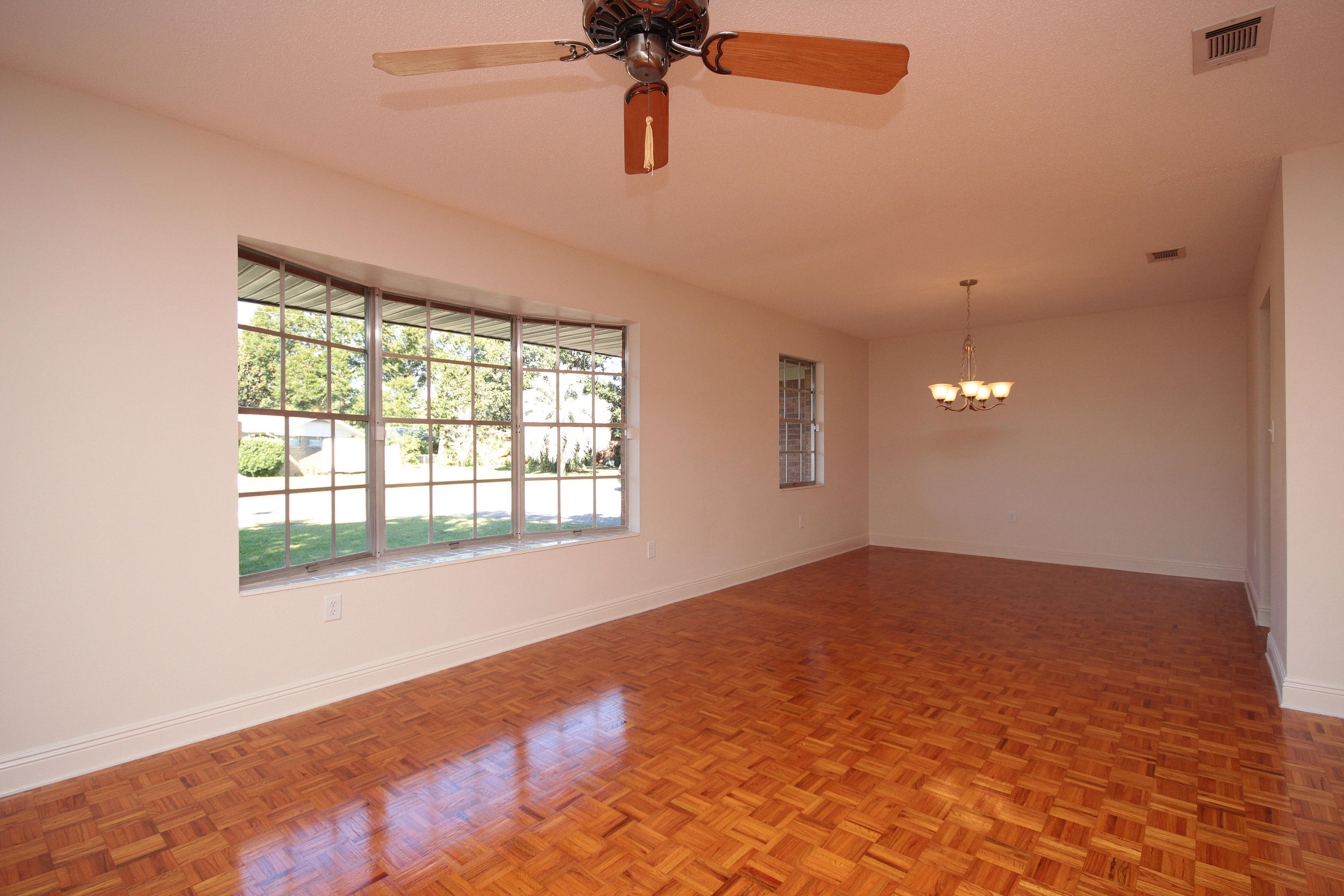 COUNTRY CLUB ESTATES 1ST ADDN - Residential