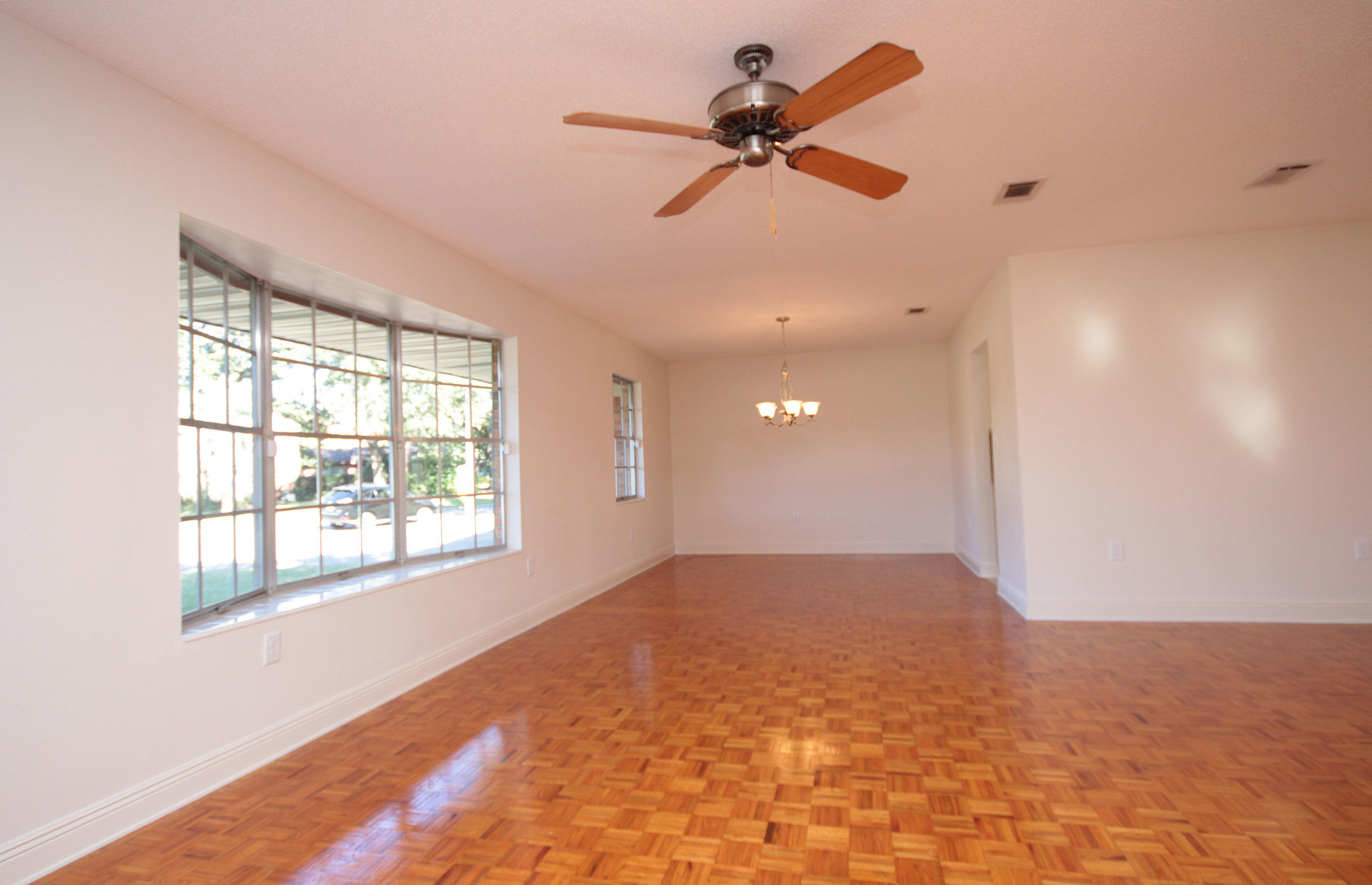 COUNTRY CLUB ESTATES 1ST ADDN - Residential