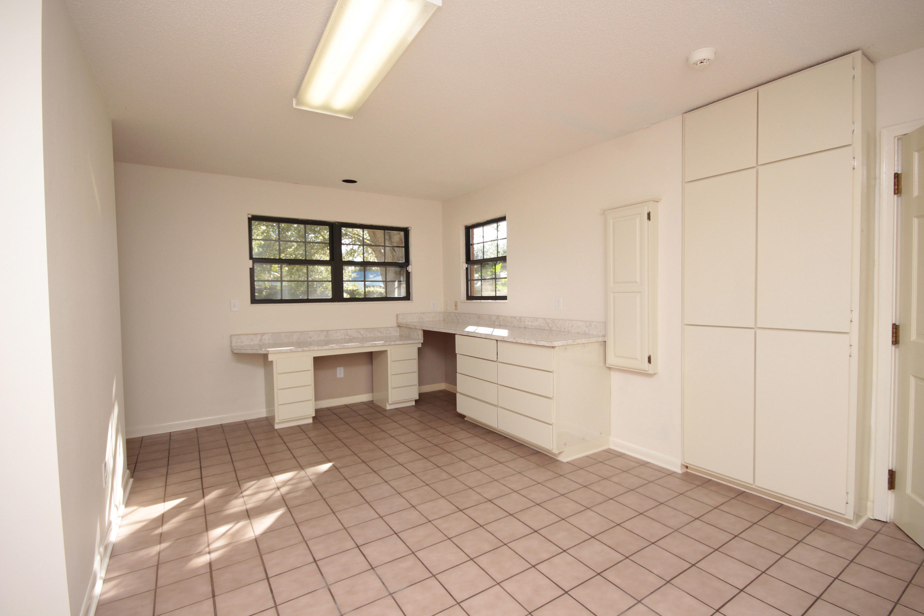 COUNTRY CLUB ESTATES 1ST ADDN - Residential