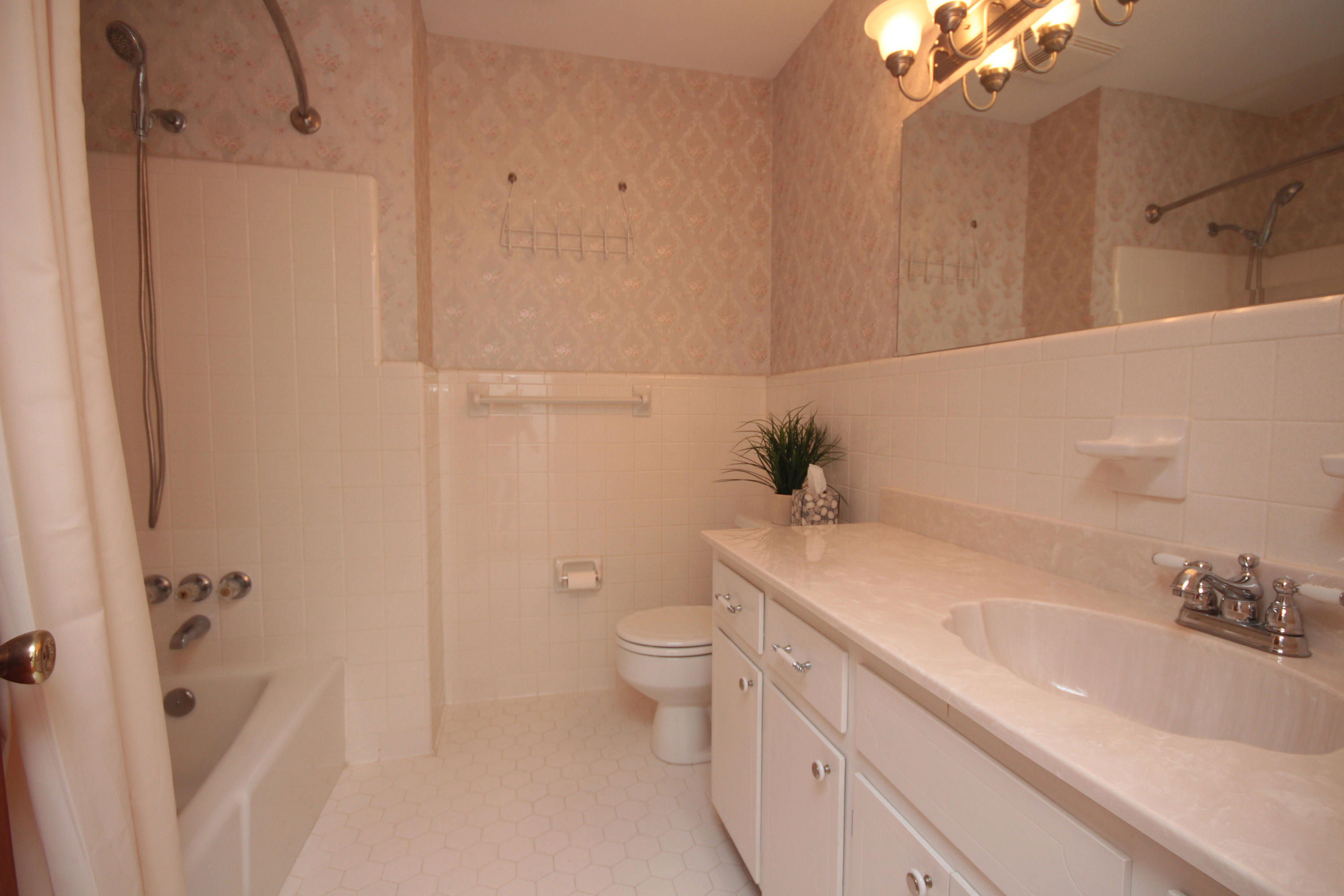 COUNTRY CLUB ESTATES 1ST ADDN - Residential