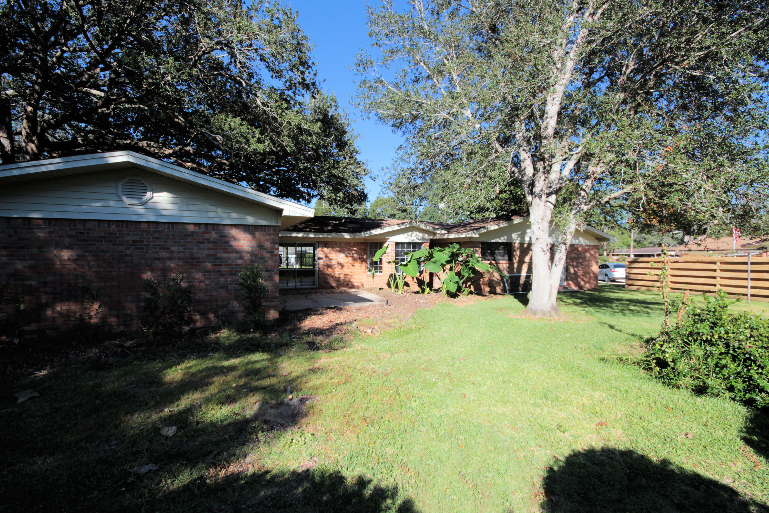 COUNTRY CLUB ESTATES 1ST ADDN - Residential