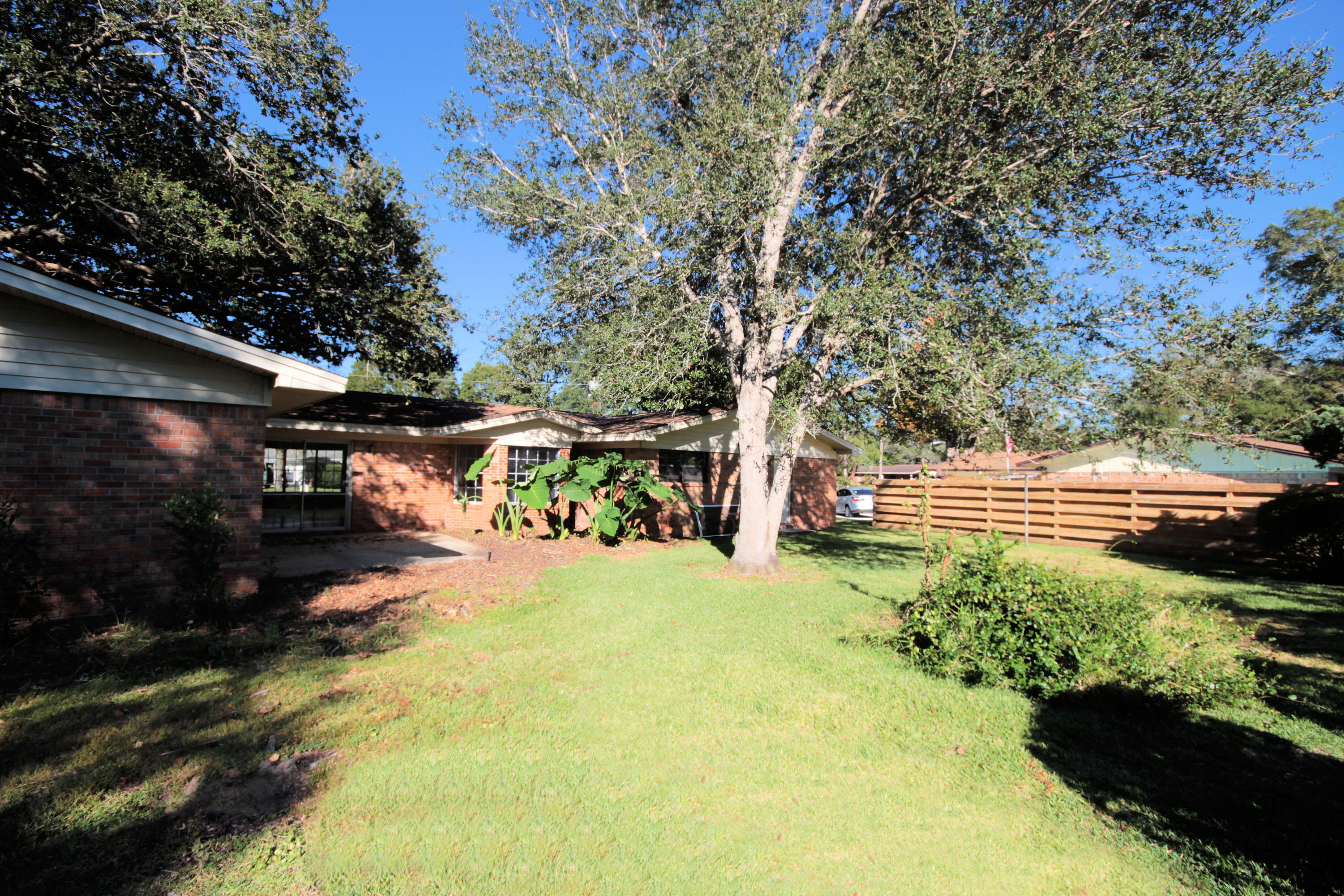 COUNTRY CLUB ESTATES 1ST ADDN - Residential