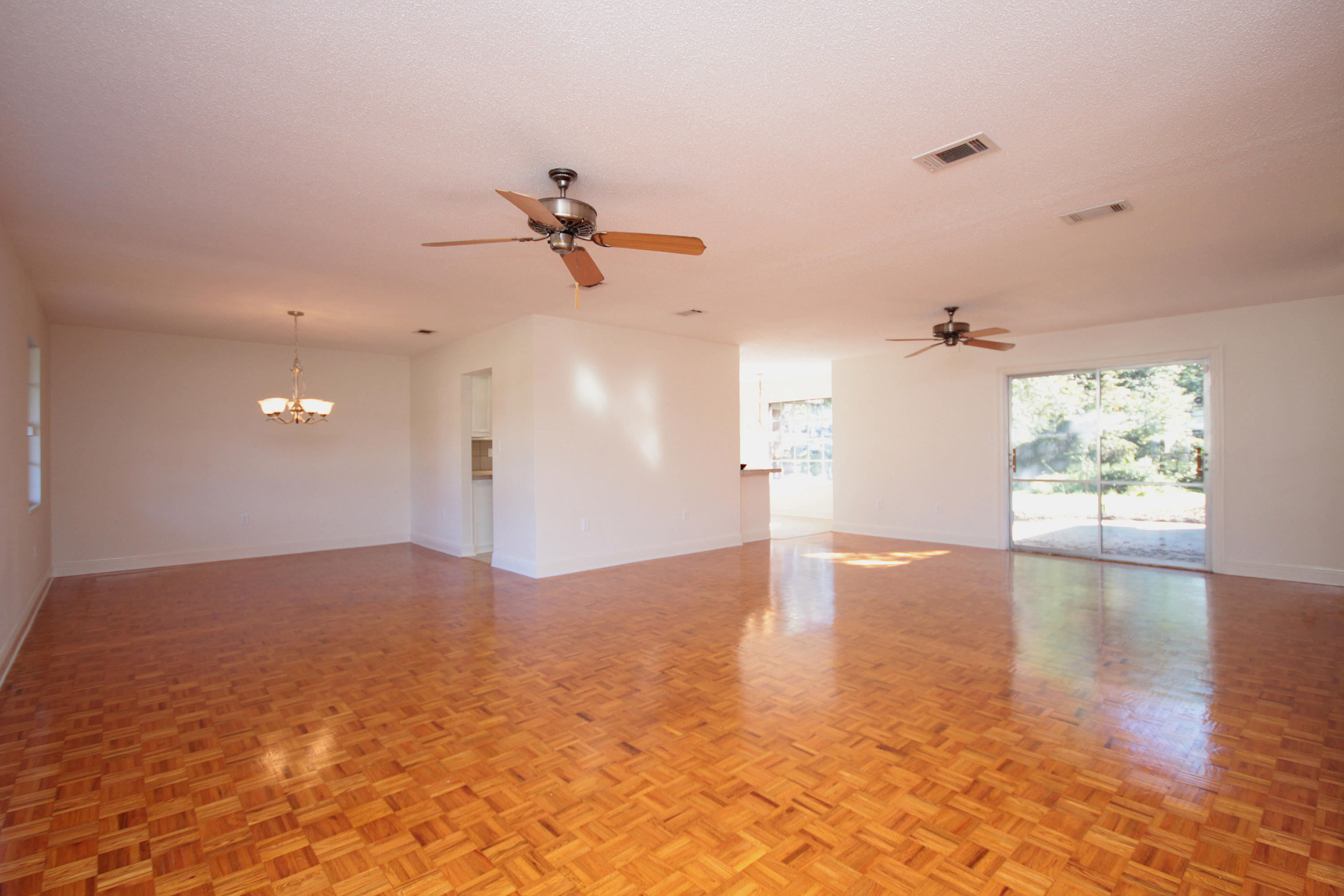 COUNTRY CLUB ESTATES 1ST ADDN - Residential