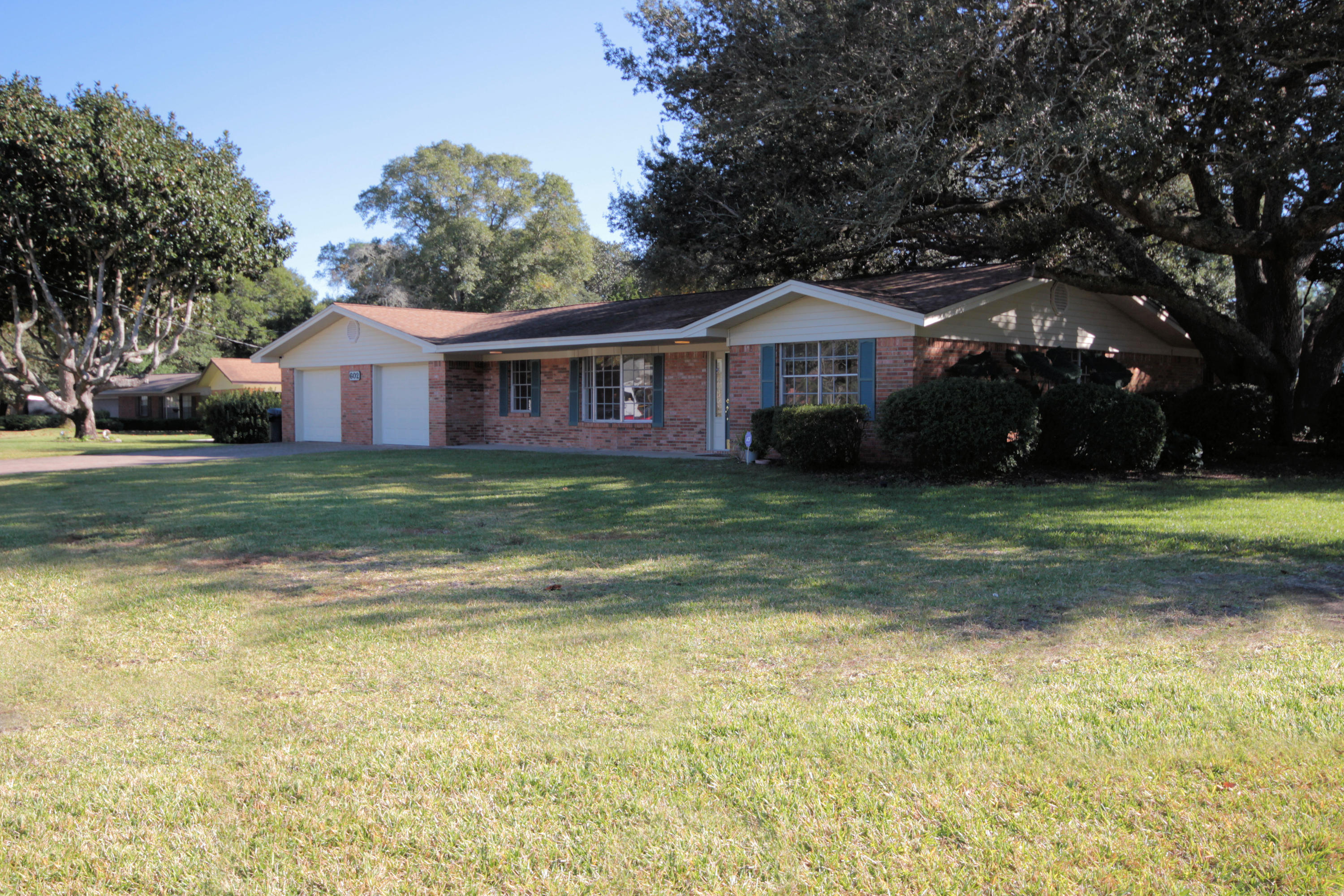 COUNTRY CLUB ESTATES 1ST ADDN - Residential