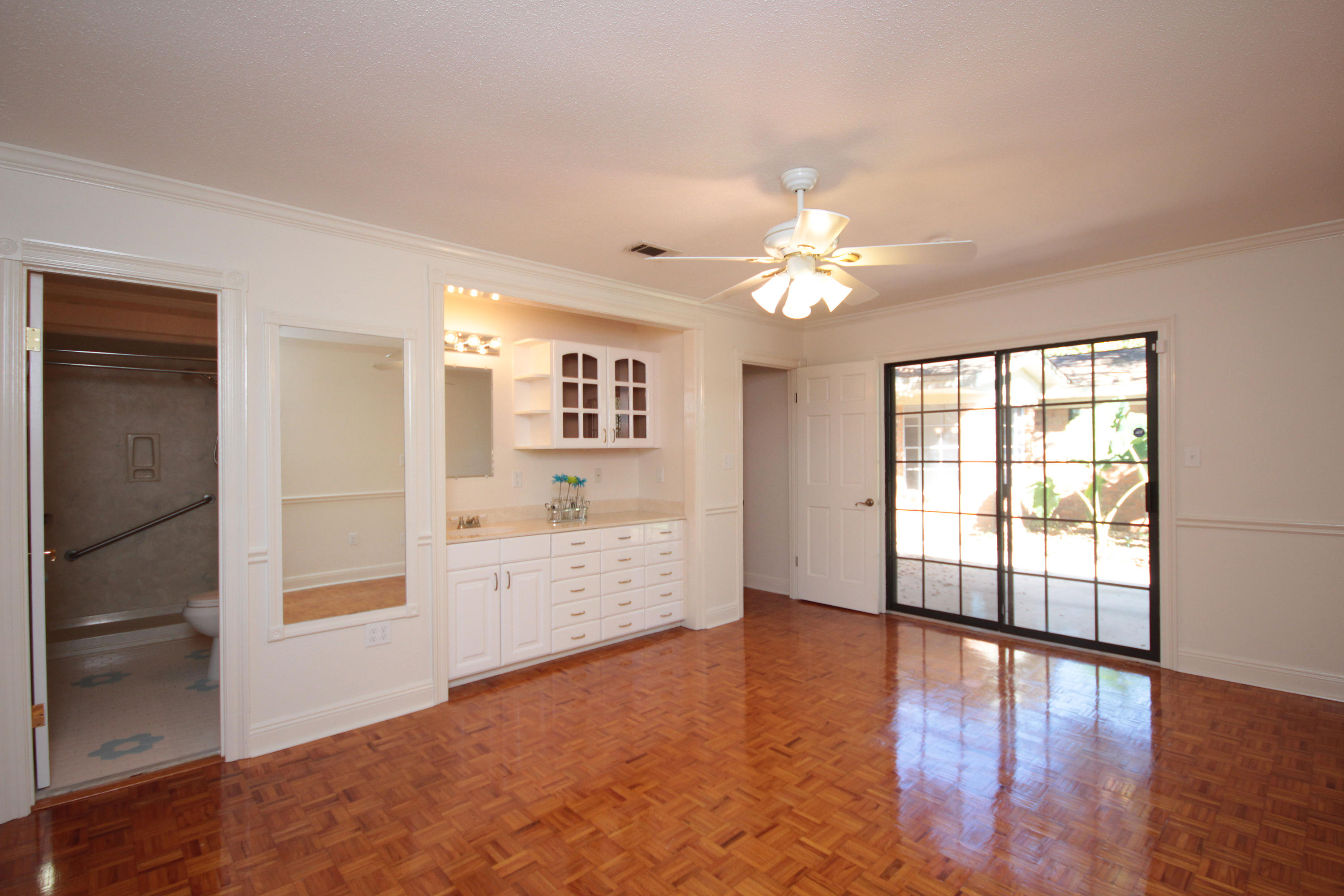 COUNTRY CLUB ESTATES 1ST ADDN - Residential